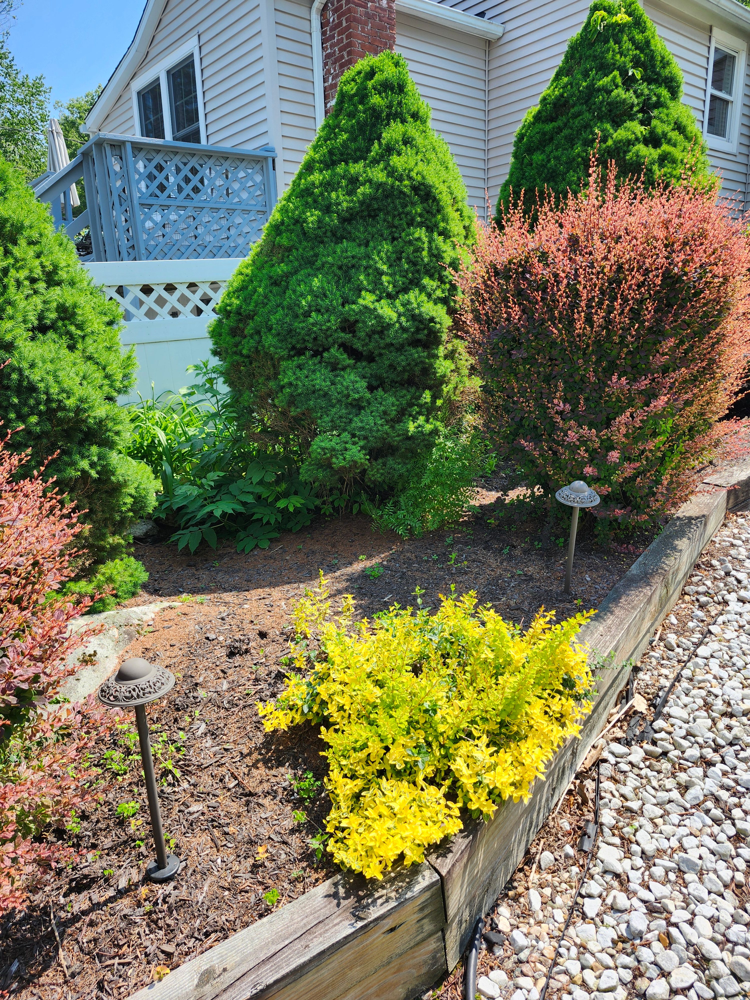 Muclhing & Weeding for Landscape Innovations LLC in Torrington, CT