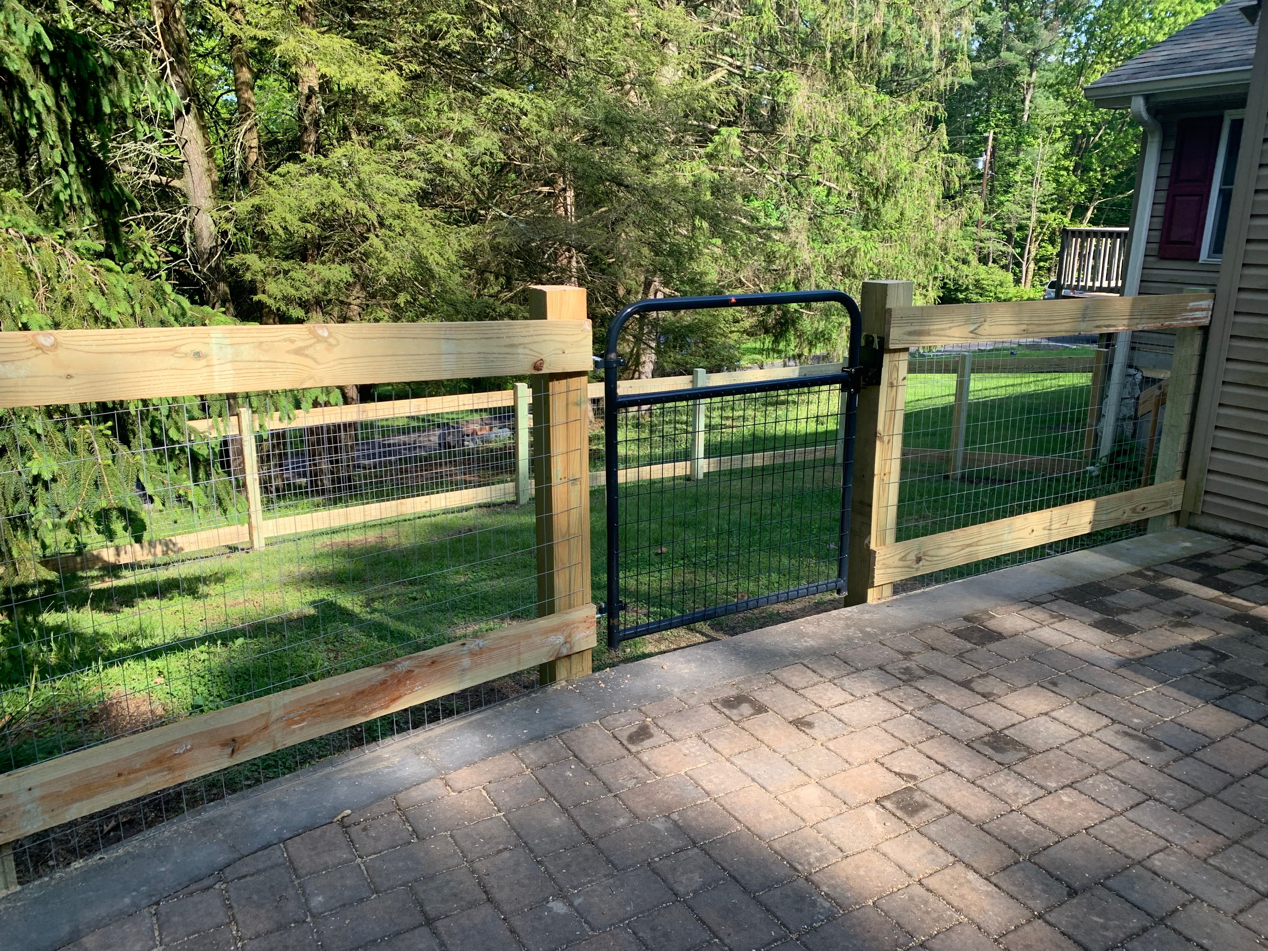 Wooden fence for Wantage Fence & Stonework, LLC in Wantage, New Jersey