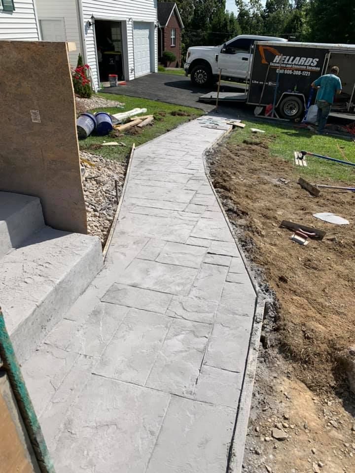 Concrete Driveways for Hellards Excavation and Concrete Services LLC in Mount Vernon, KY