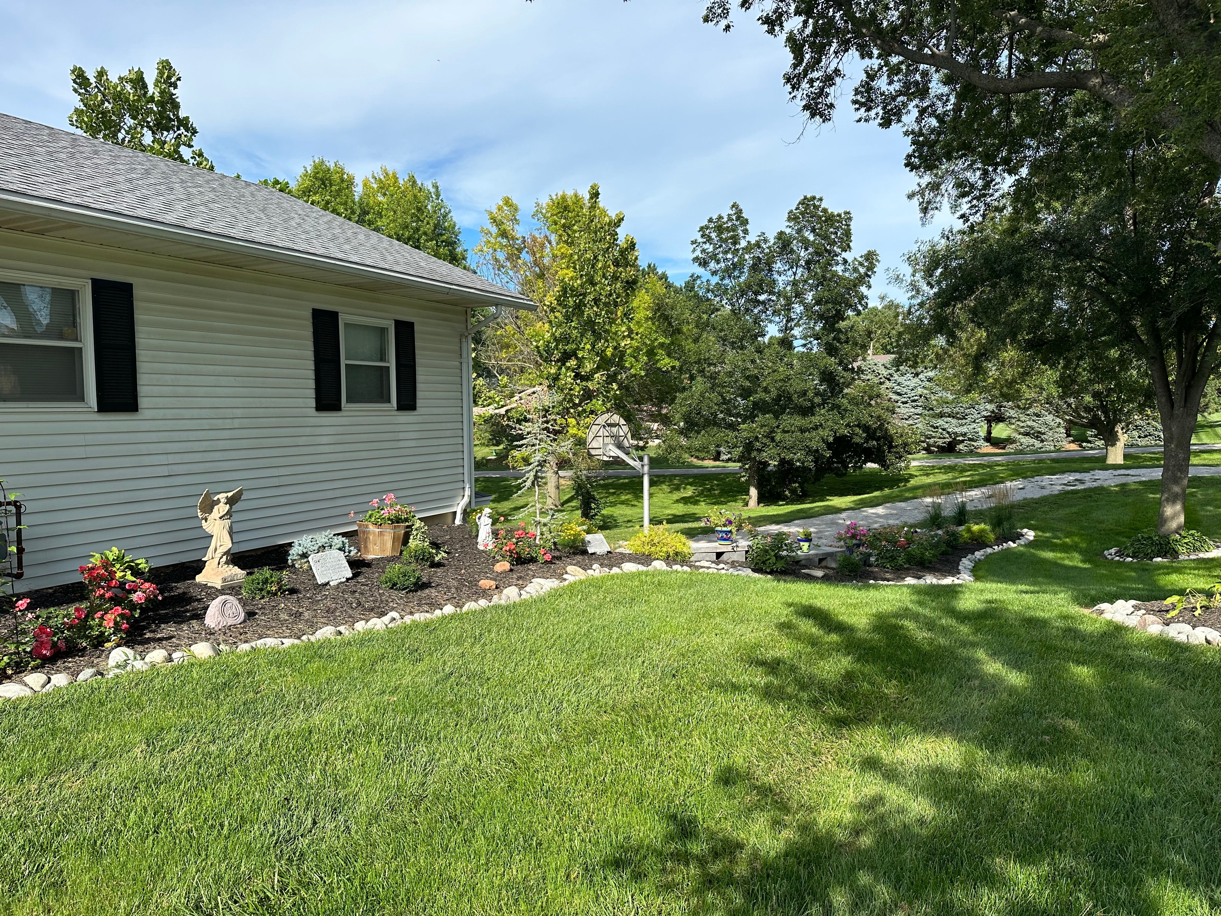  for Thomas' Lawn Care in Maryville, MO