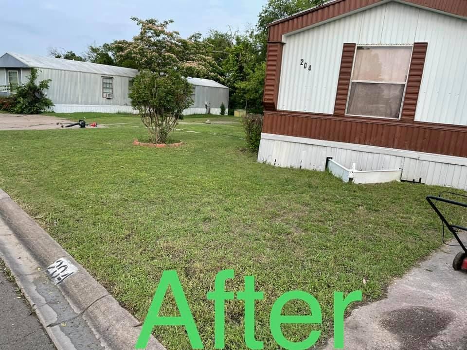 Landscaping for Juniors Lawn Service in Waxahachie, TX