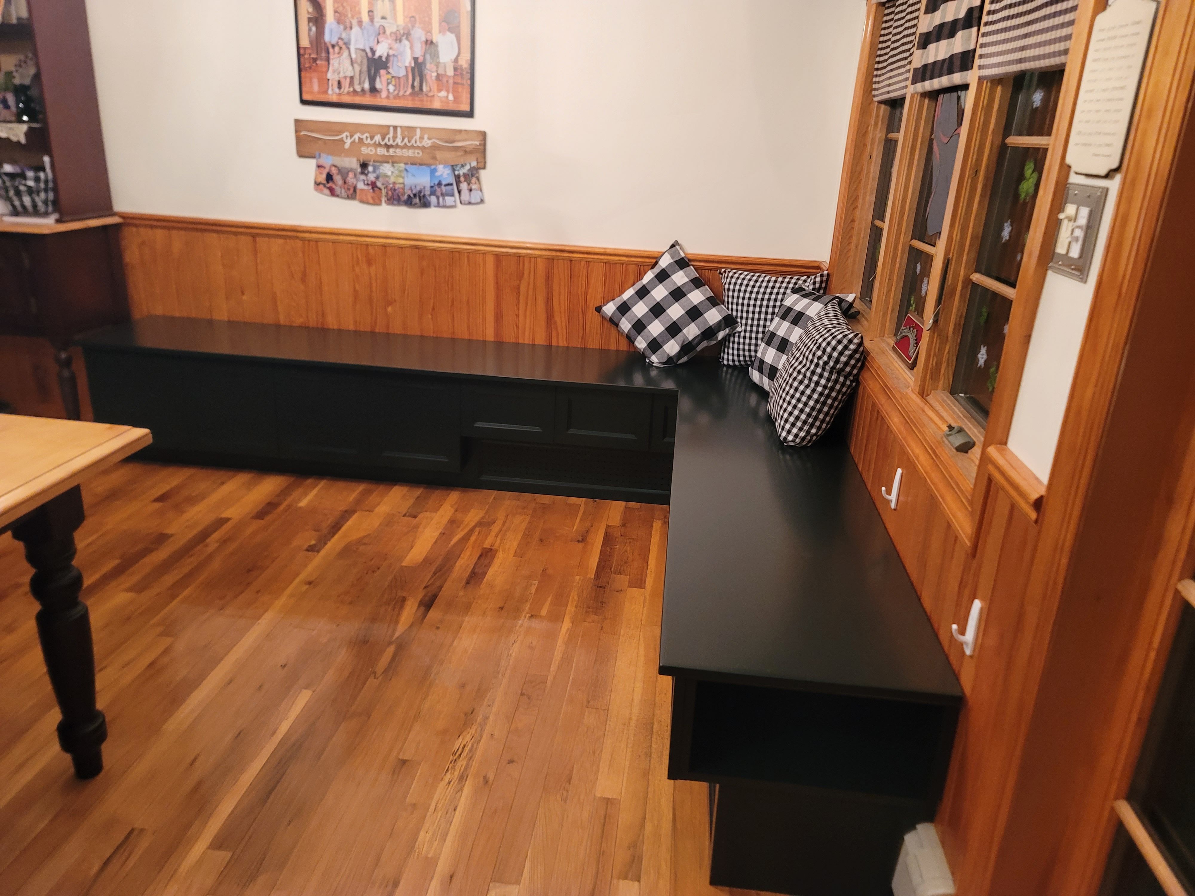 Custom-made bench for Prestigious Custom Cabinets  in Lindenhurst,  NY