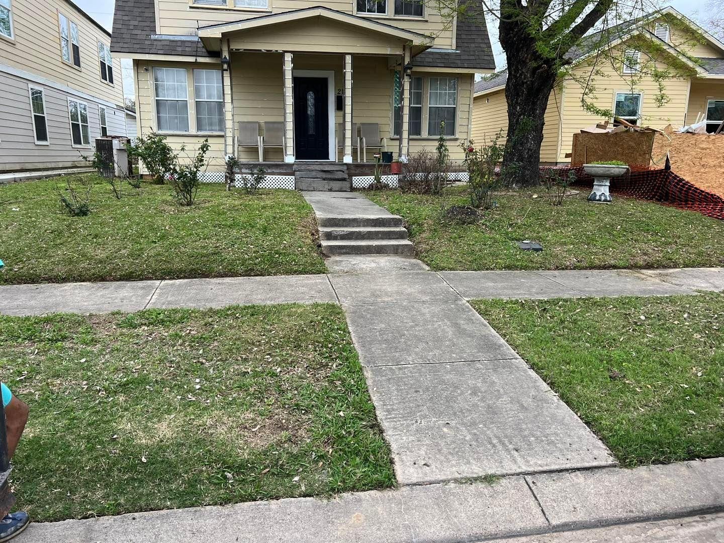 All Photos for Bobby’s lawn services in Baytown, TX