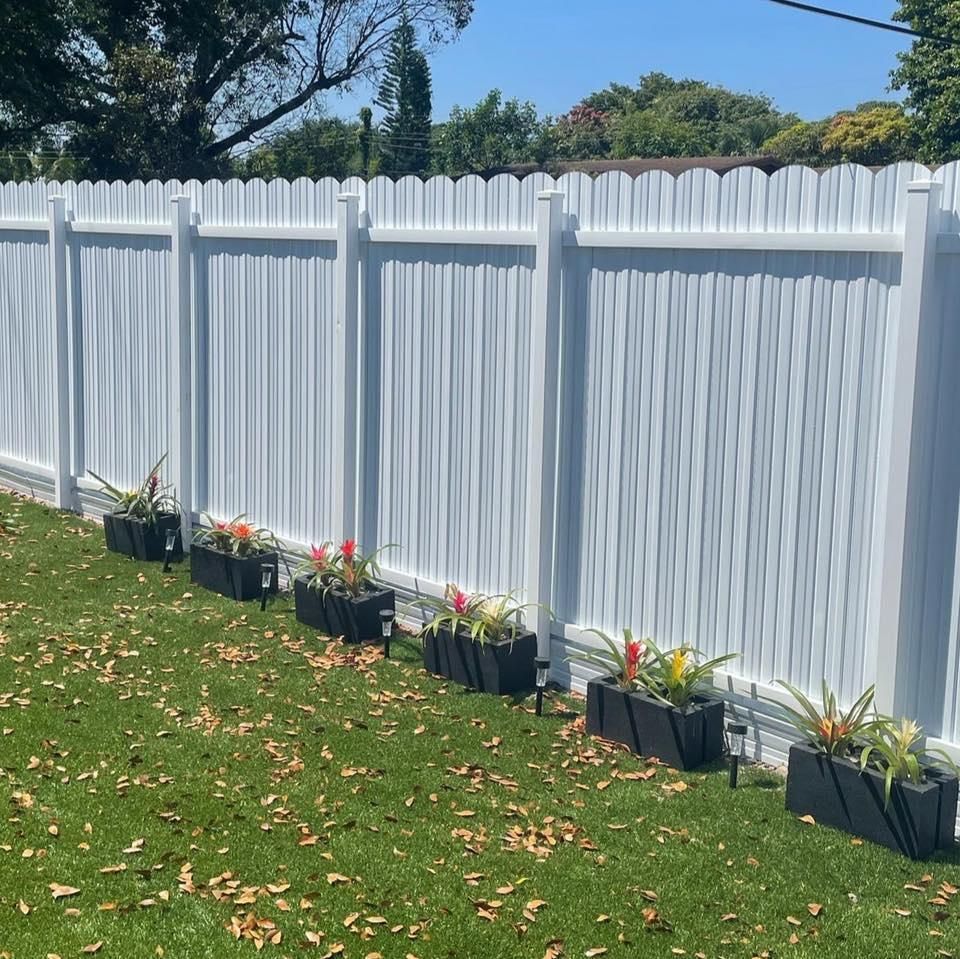 Fence & Gate Installation for Maui Fence LLC in Miami, FL