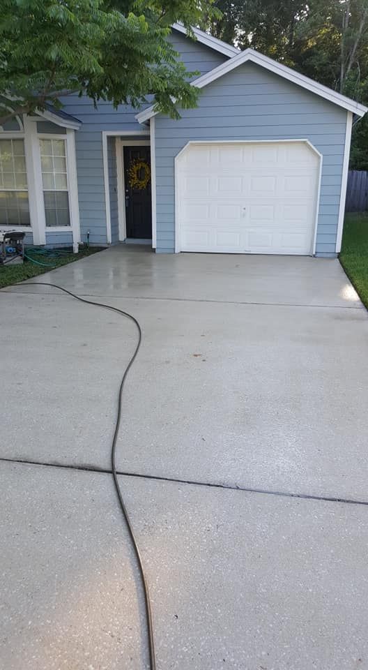 Pressure Washing & Softwashing for V Man Services LLC in Asbury Lake, FL