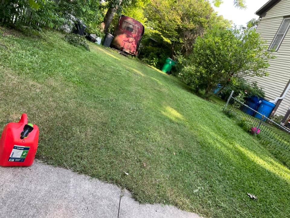 Landscaping for Juniors Lawn Service in Waxahachie, TX