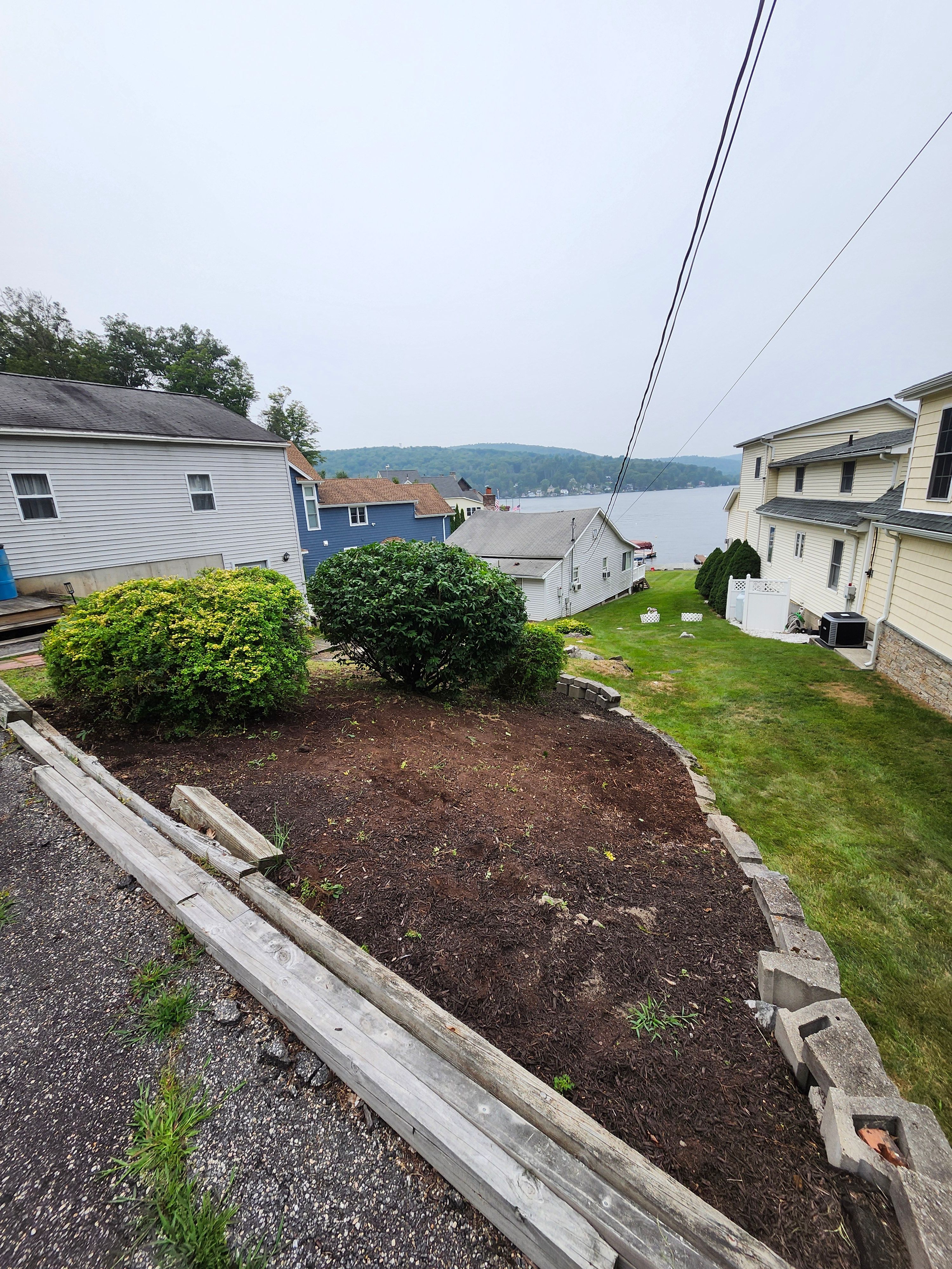 Muclhing & Weeding for Landscape Innovations LLC in Torrington, CT