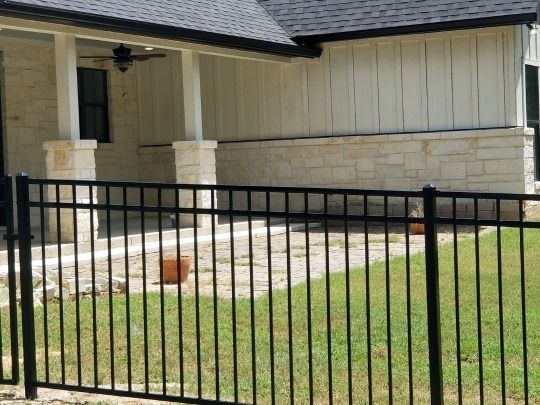 Privacy 3 Rail Fence for Pride Of Texas Fence Company in Brookshire, TX