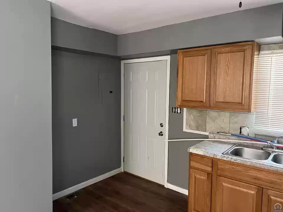  for Hop-2-It in Topeka, KS