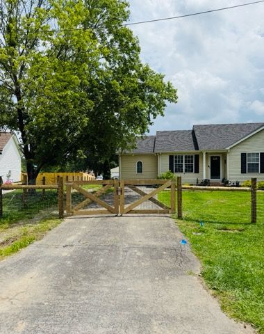  for Ap’s Fencing in McMinnville, TN