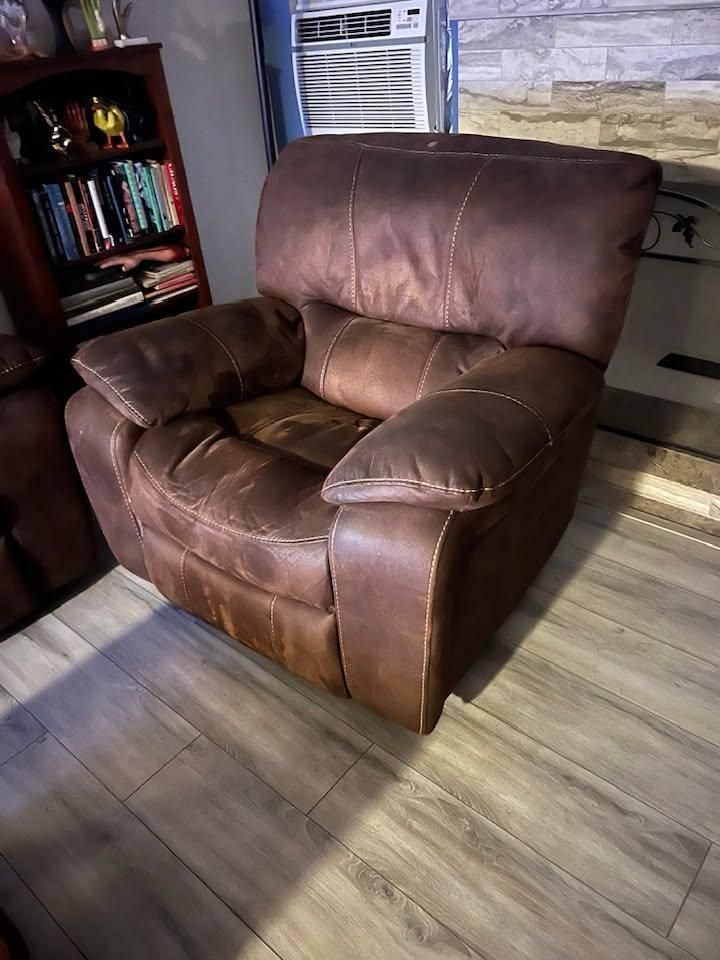  for Resurrected Designs Construction in Lakewood, CA