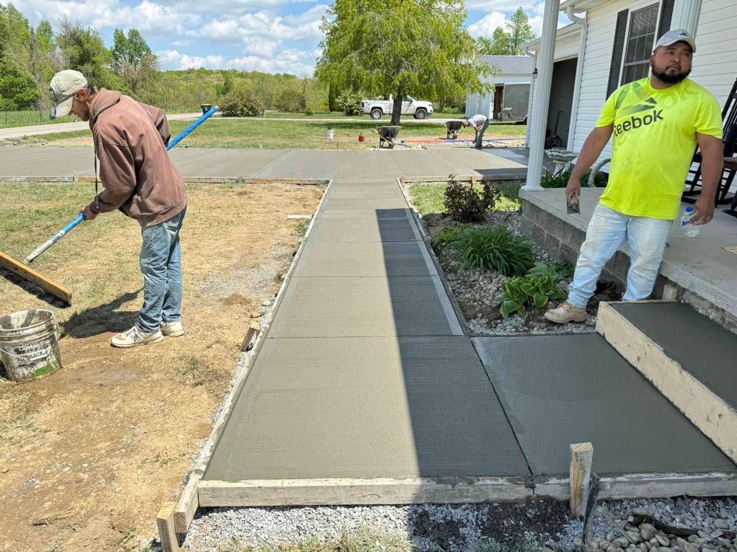 Concrete Driveways for Hellards Excavation and Concrete Services LLC in Mount Vernon, KY