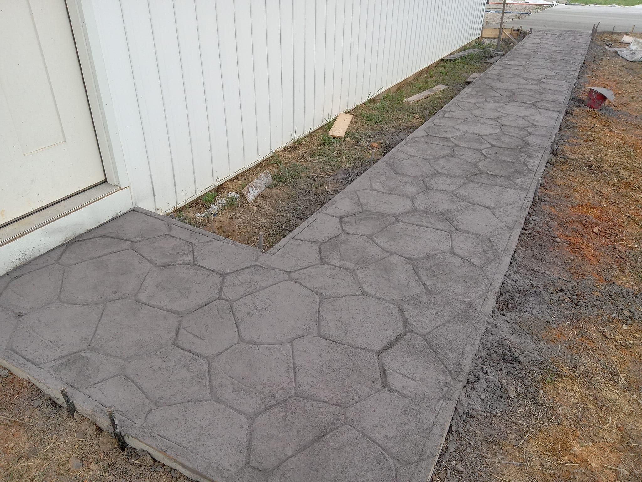 Concrete Driveways for Hellards Excavation and Concrete Services LLC in Mount Vernon, KY