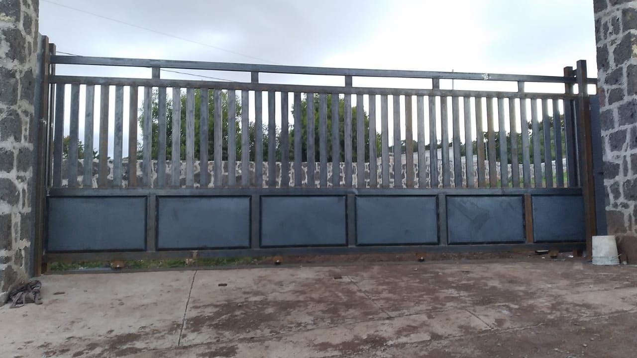 Fences for Rudy's Custom Fence Building in Luling, TX