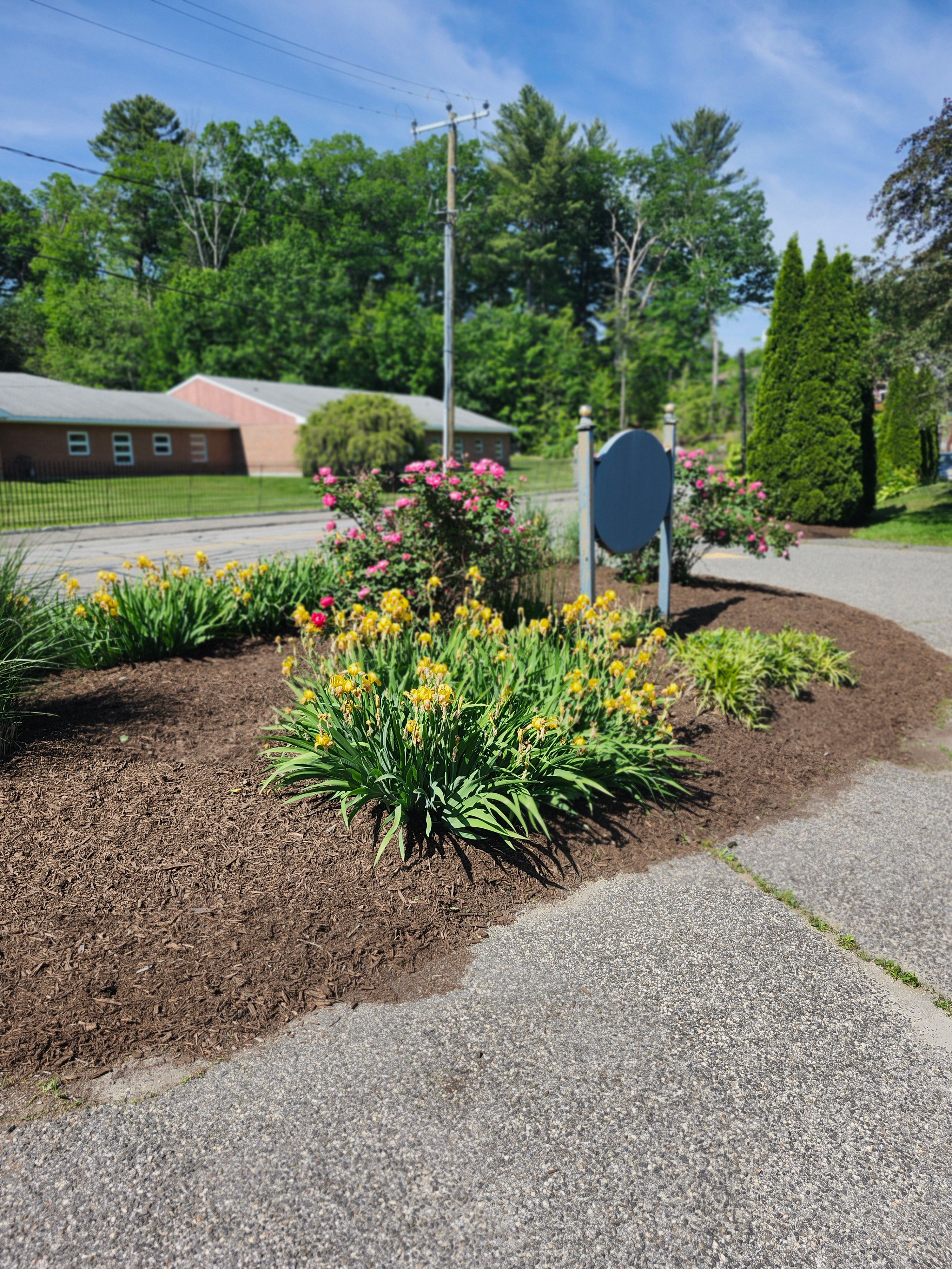 Muclhing & Weeding for Landscape Innovations LLC in Torrington, CT