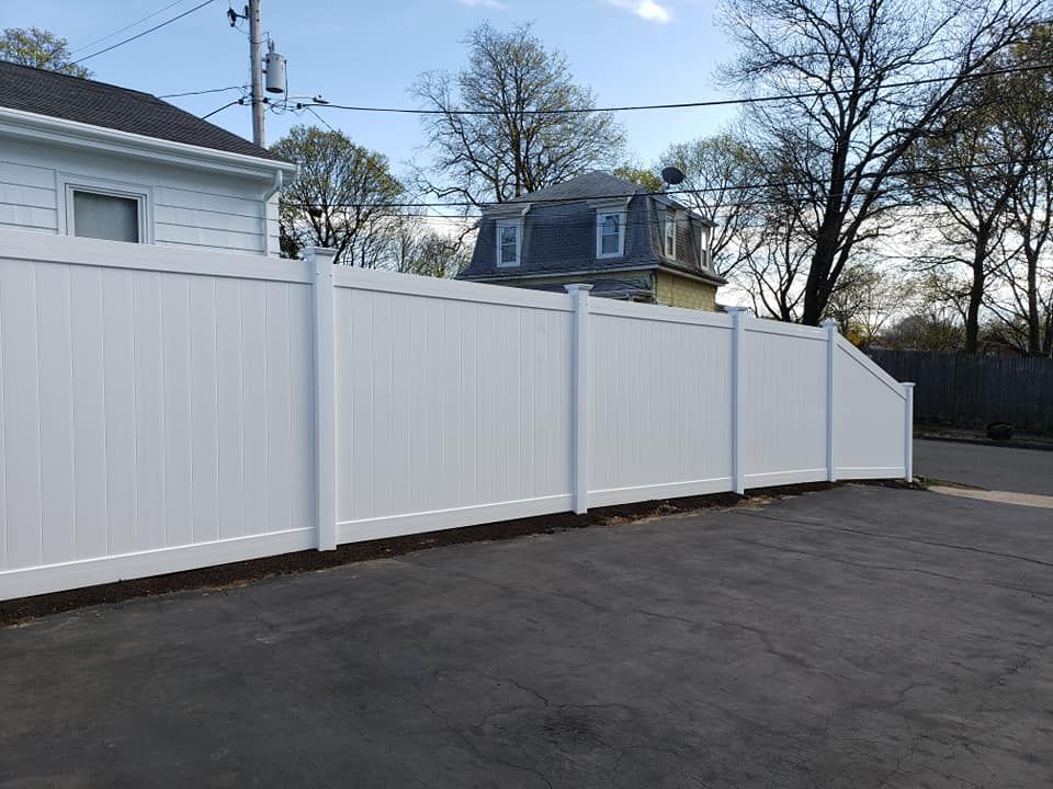 Vinyl Fences for Azorean Fence in Peabody, MA