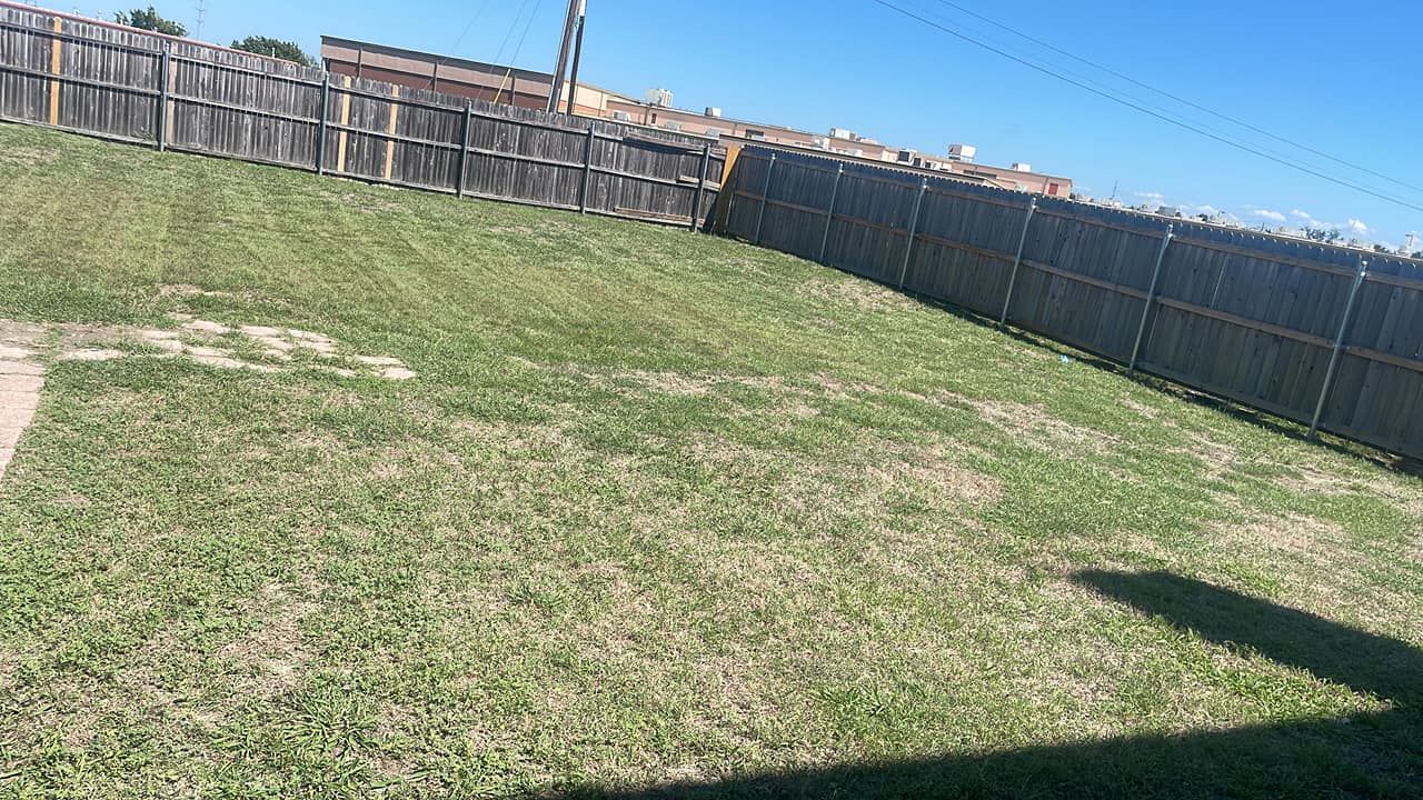 Landscaping for Juniors Lawn Service in Waxahachie, TX