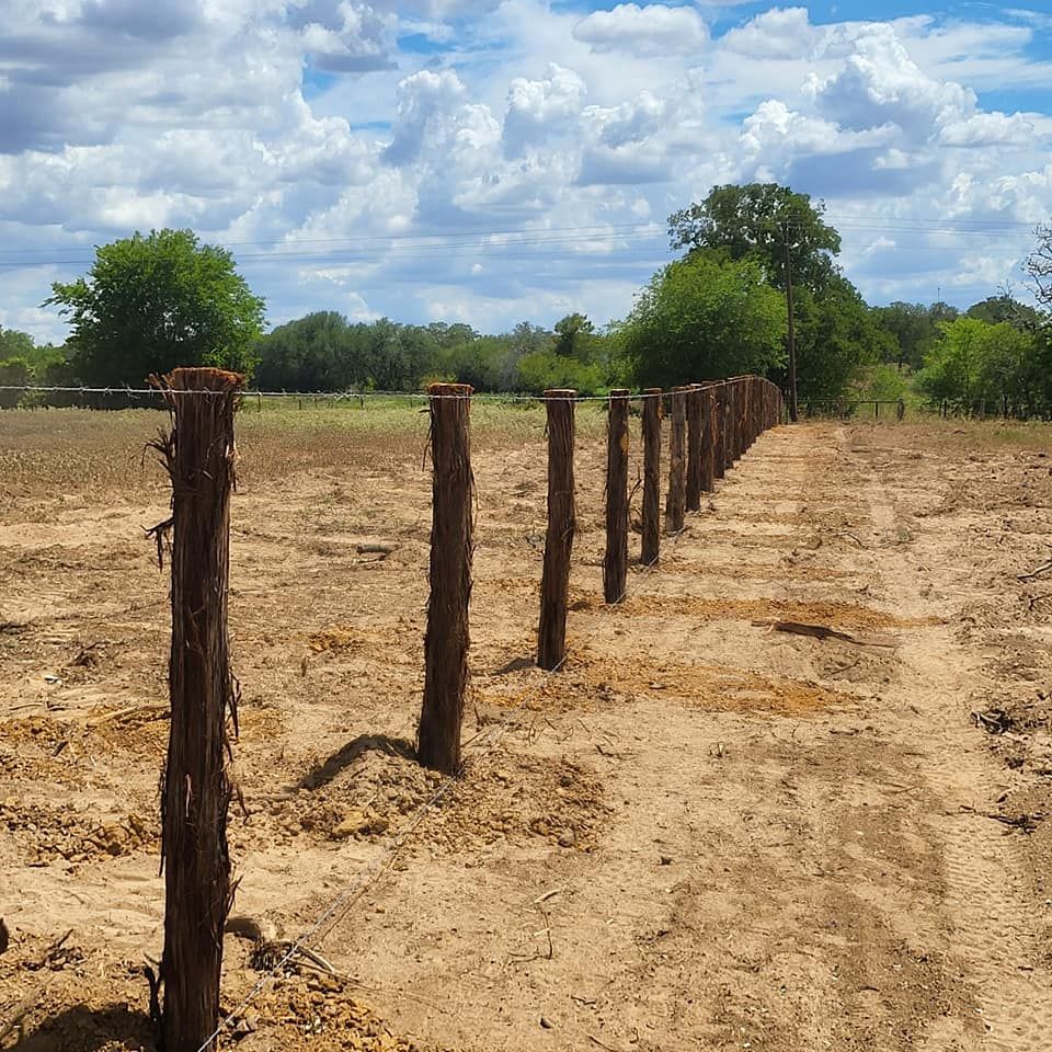 Fences for Rudy's Custom Fence Building in Luling, TX