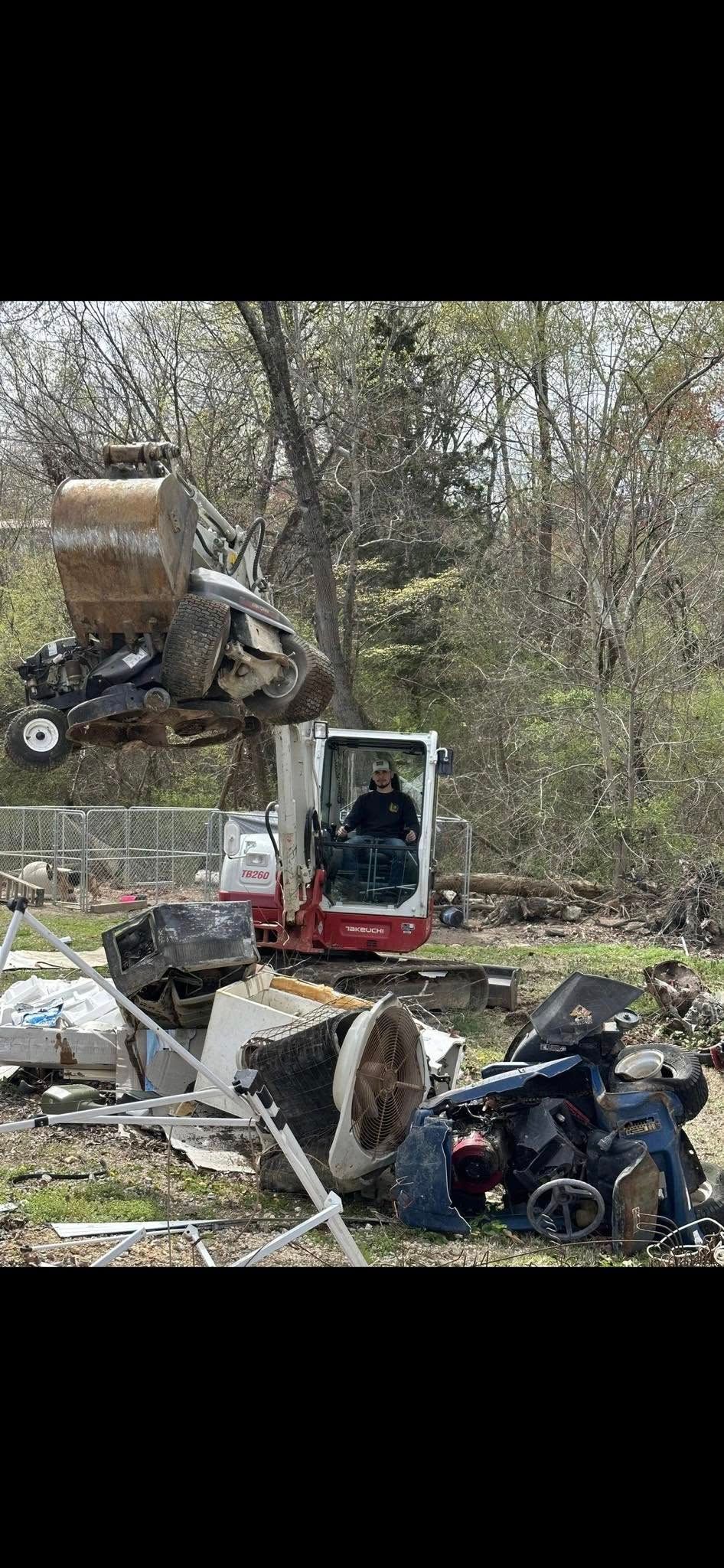  for Leal’s Lawn Service and Excavation in Dayton, TN