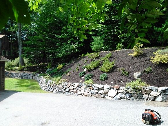 Muclhing & Weeding for Landscape Innovations LLC in Torrington, CT