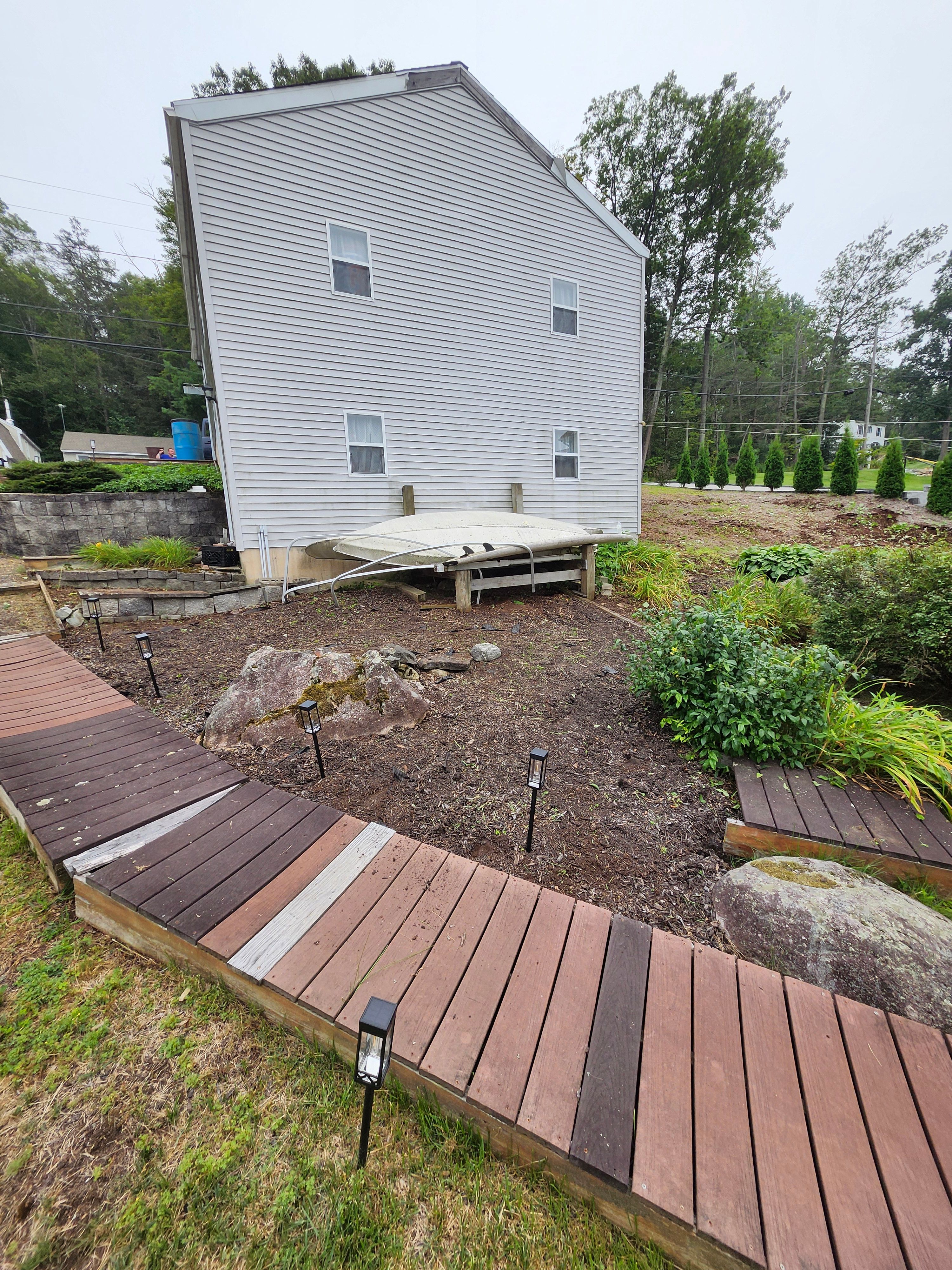 Muclhing & Weeding for Landscape Innovations LLC in Torrington, CT