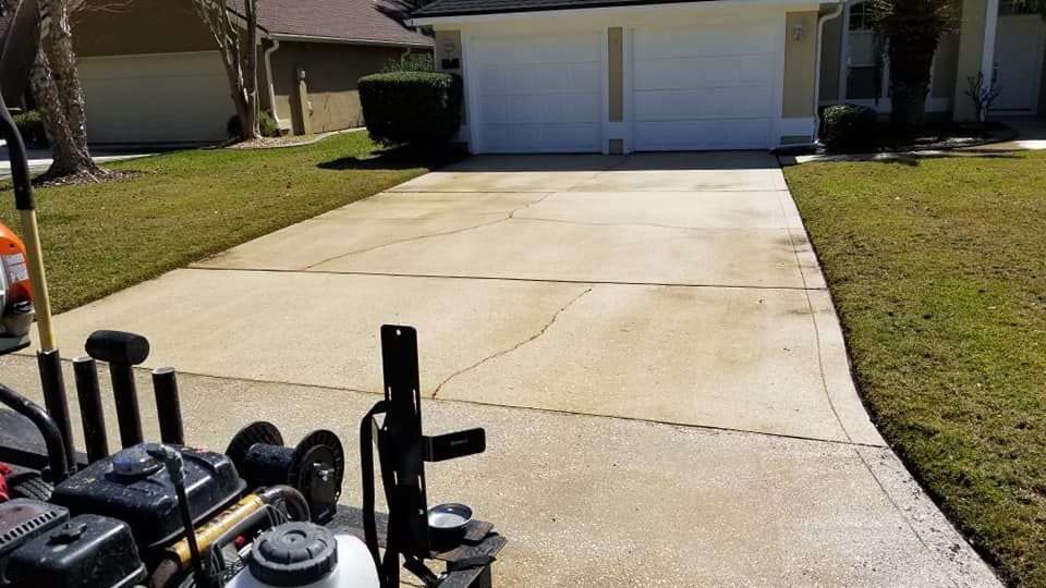 Pressure Washing & Softwashing for V Man Services LLC in Asbury Lake, FL