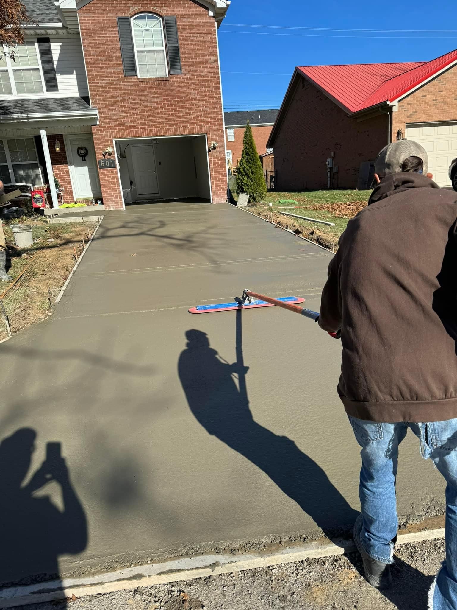 Concrete Driveways for Hellards Excavation and Concrete Services LLC in Mount Vernon, KY