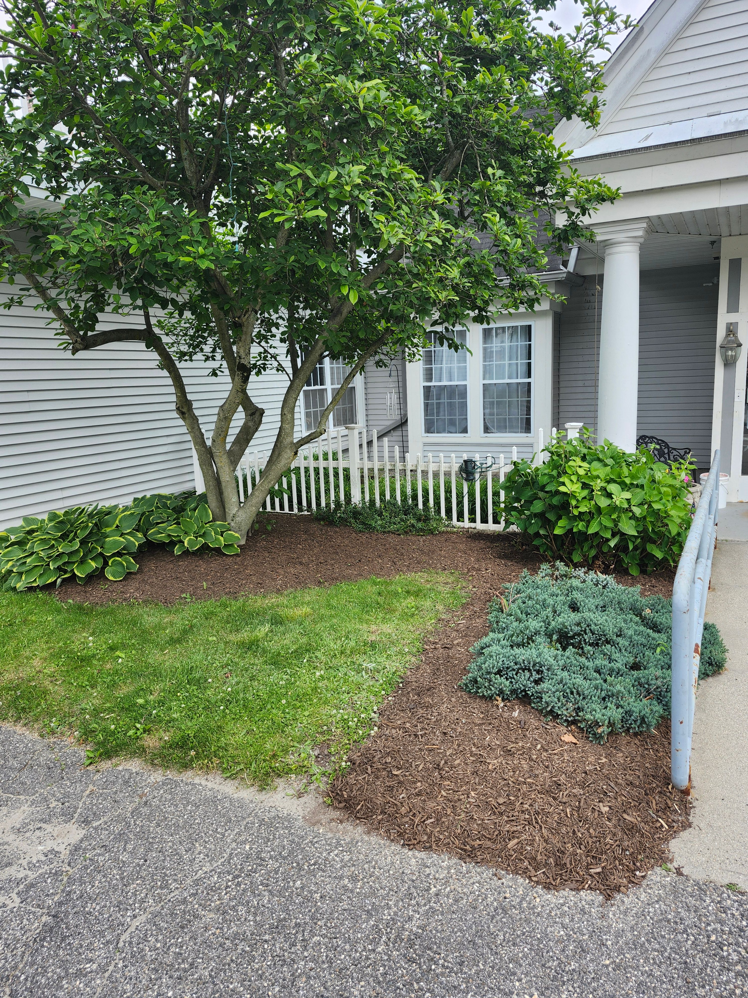 Muclhing & Weeding for Landscape Innovations LLC in Torrington, CT