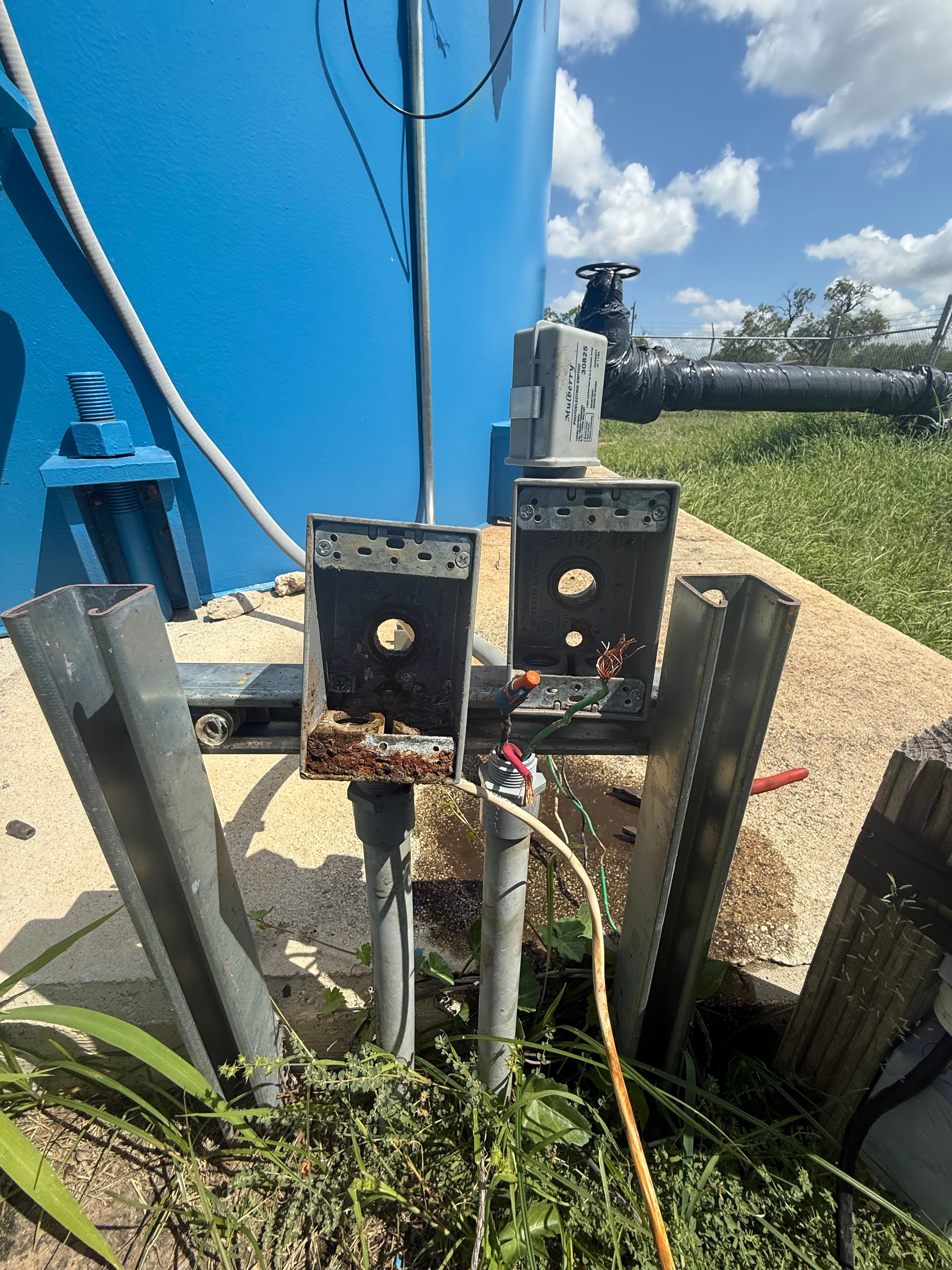  for LUX Electric in Floresville, TX