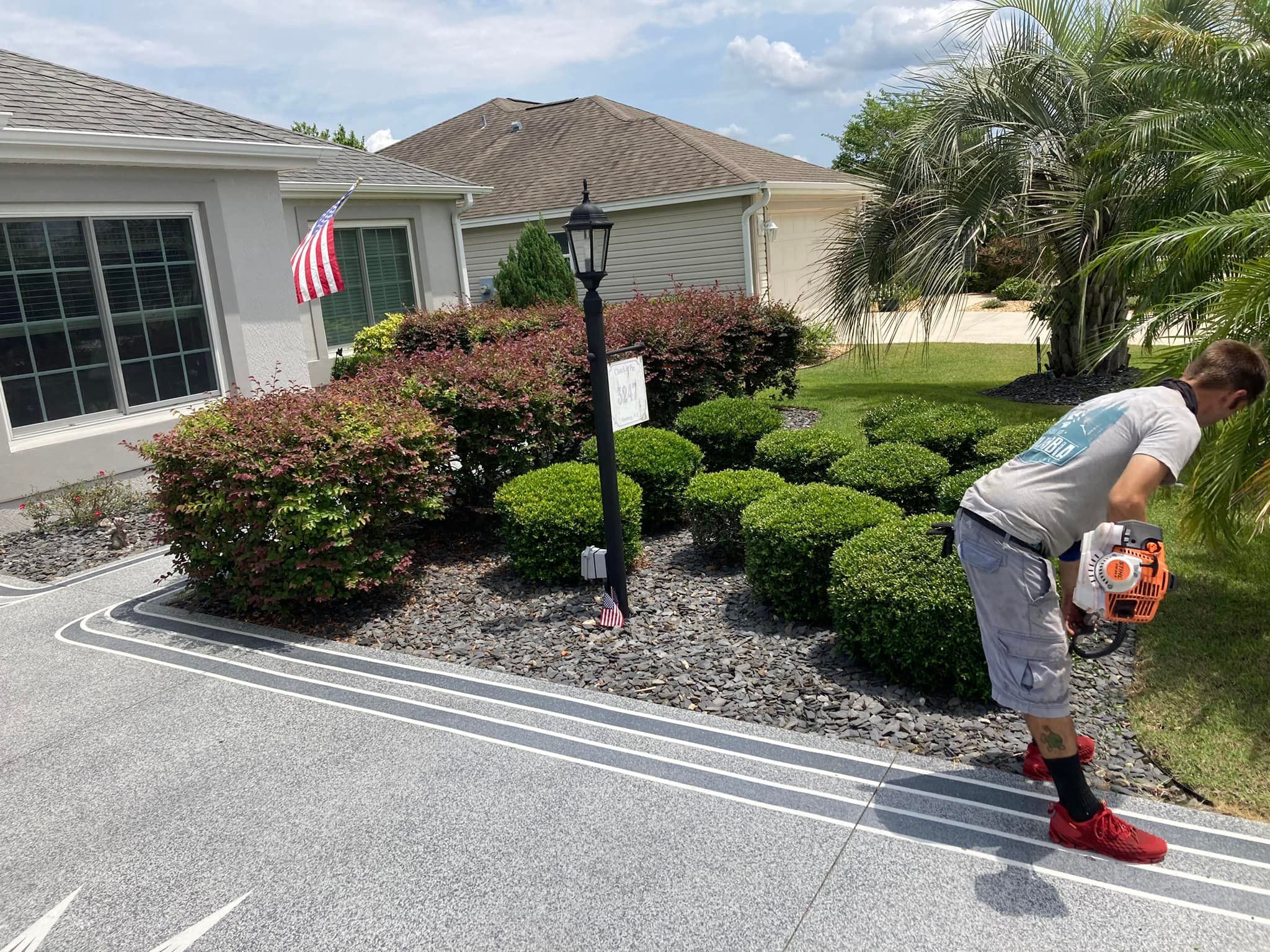 Landscaping Lawn Care for Bob's Mow n GO LLC in Lady Lake, FL