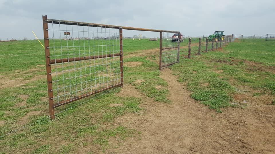 Fences for Rudy's Custom Fence Building in Luling, TX