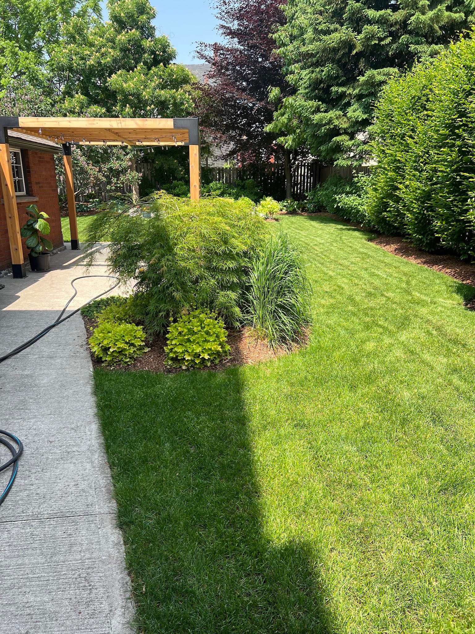  for CMN Exterior Maintenance in Hamilton, ON