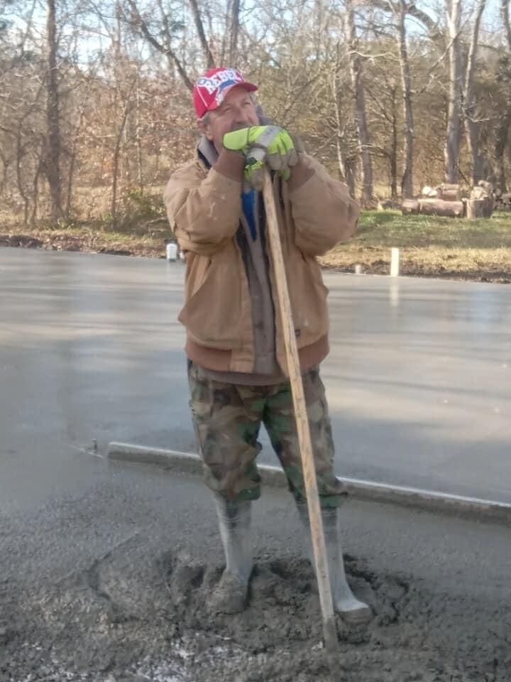 Concrete Driveways for Hellards Excavation and Concrete Services LLC in Mount Vernon, KY