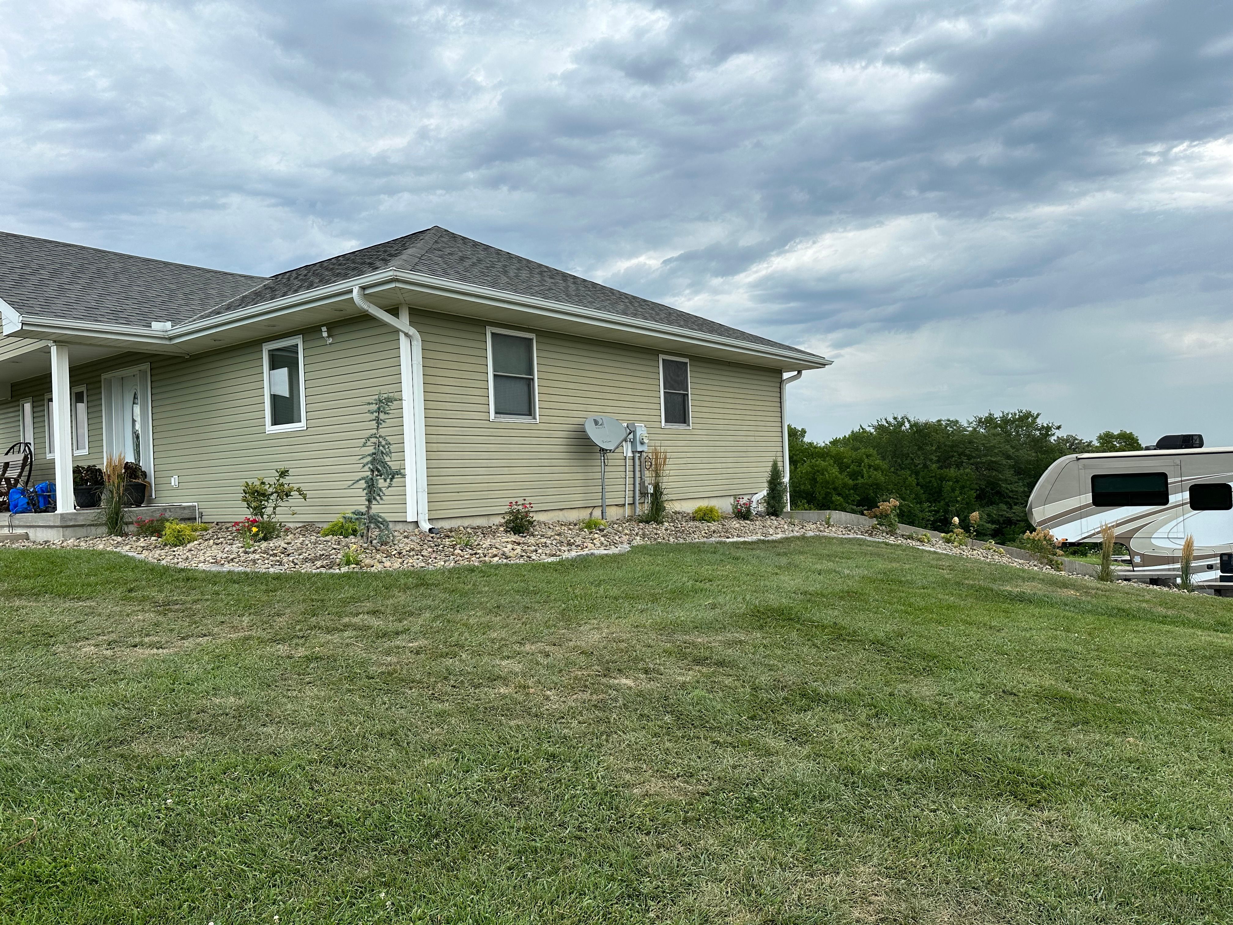  for Thomas' Lawn Care in Maryville, MO