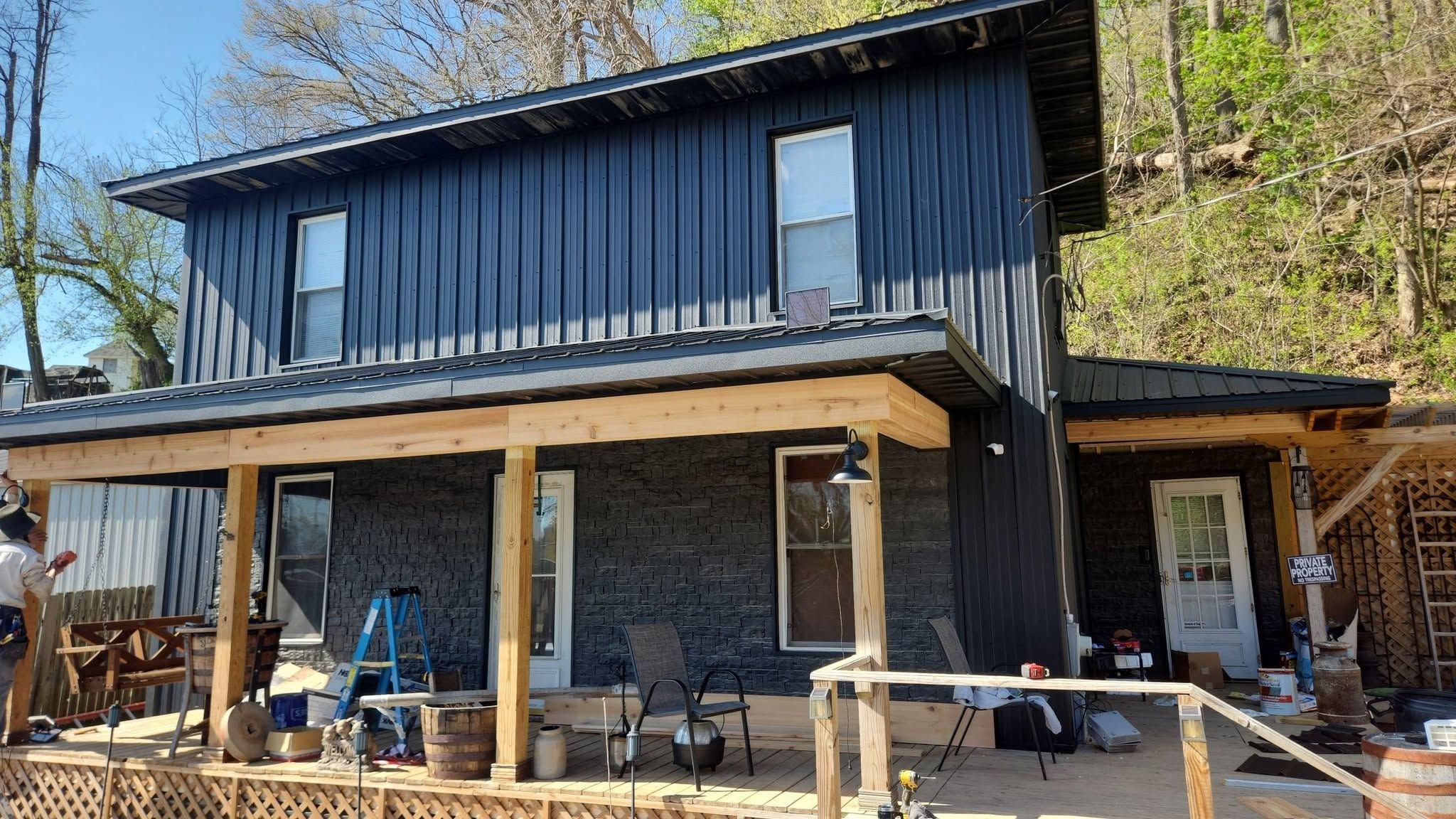 Roofing for Top Hand Roofing and Gutters in Pomeroy, OH