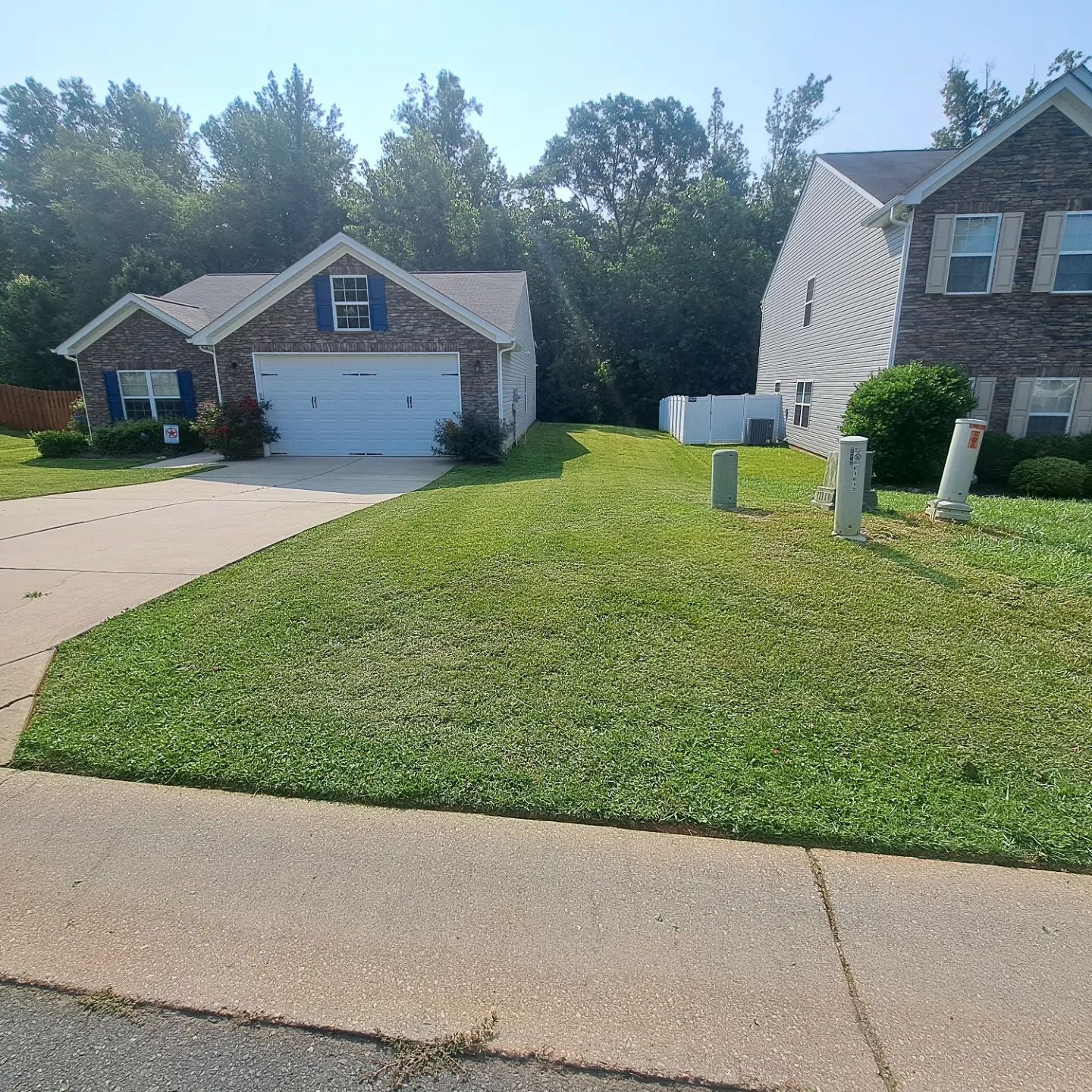 Lawn Care for Dee's Lawn Care Services in Lake Wylie, SC