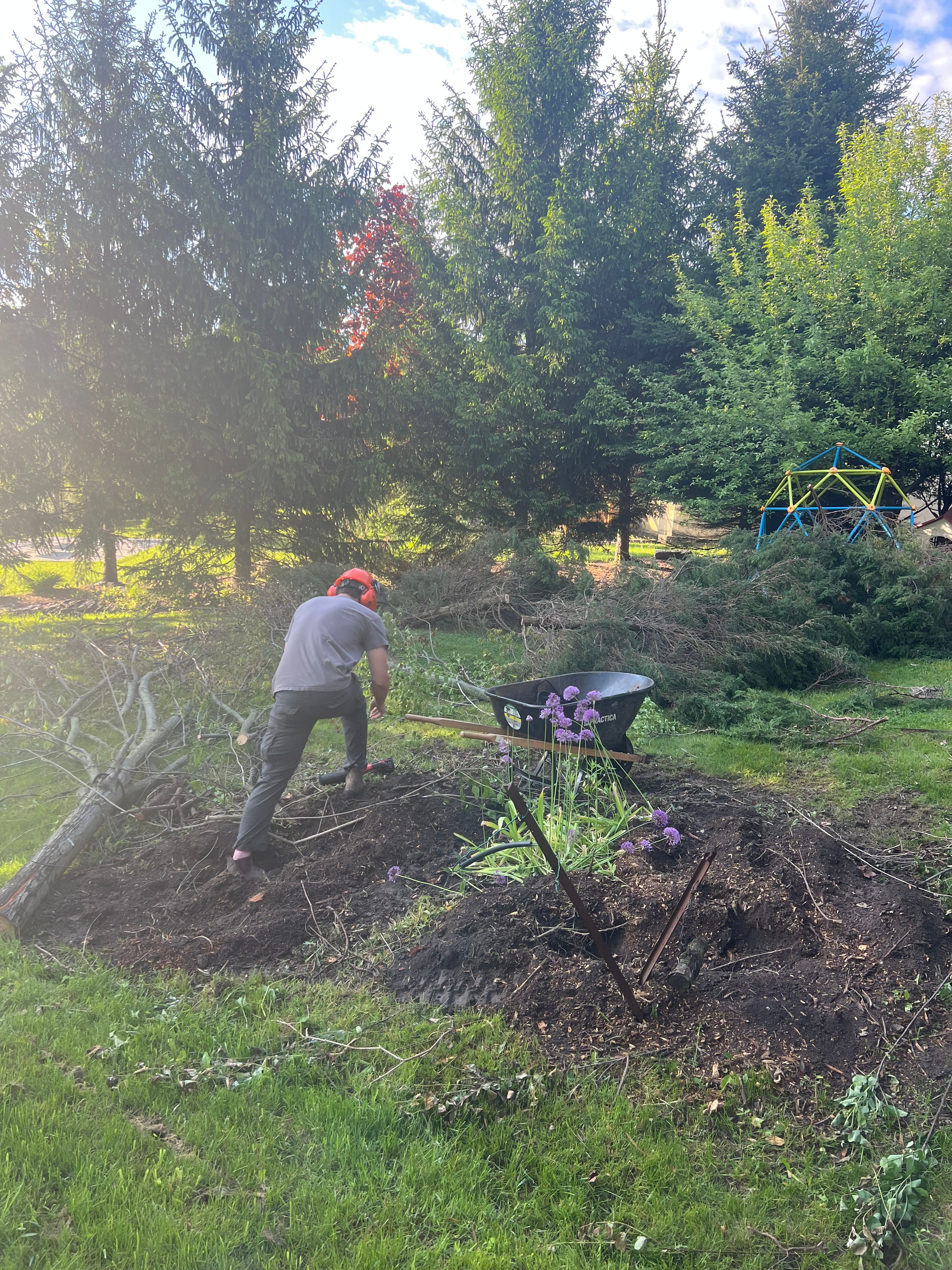  for CMN Exterior Maintenance in Hamilton, ON