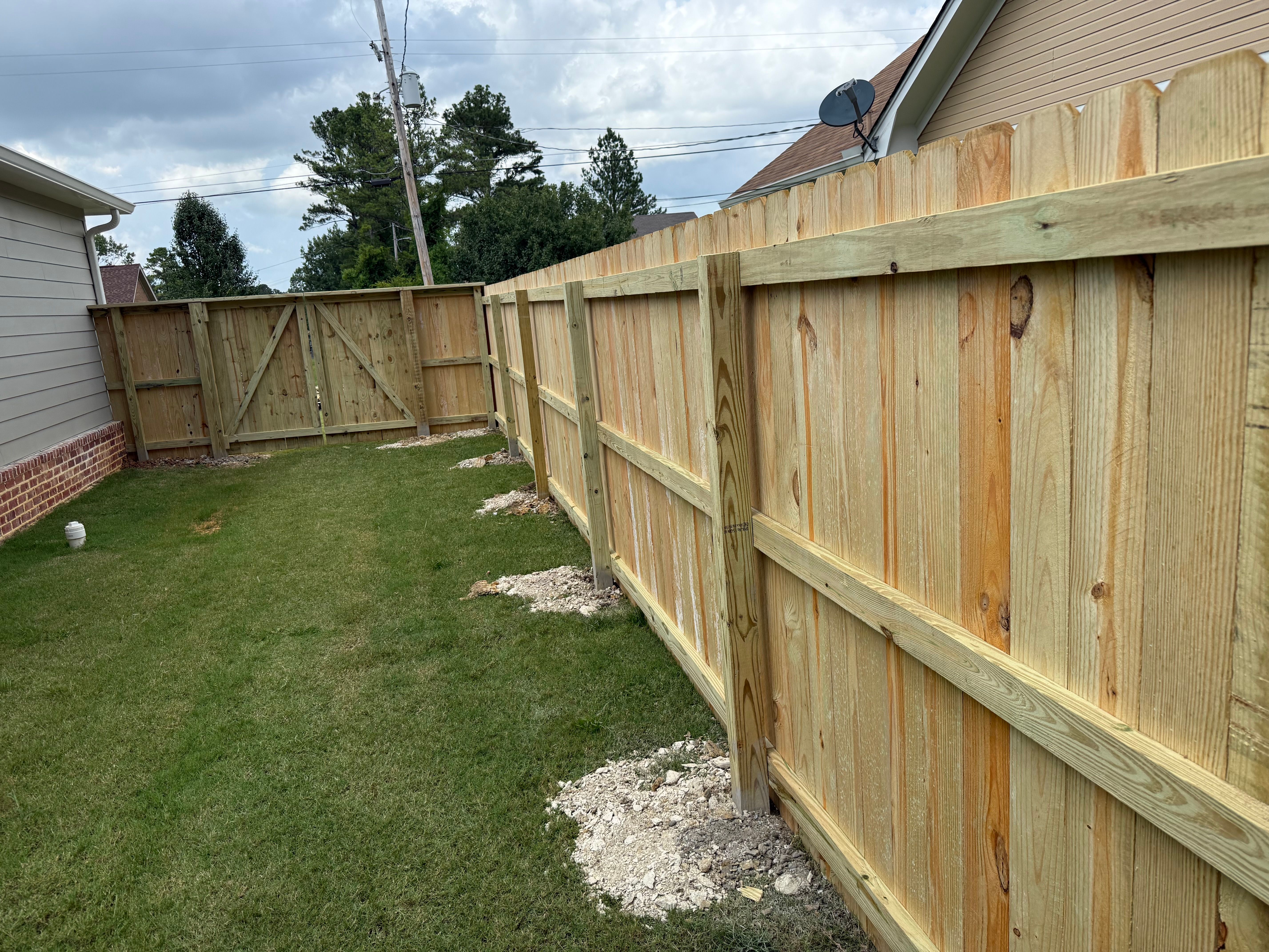  for Pennington Fence Co in Tupelo, MS