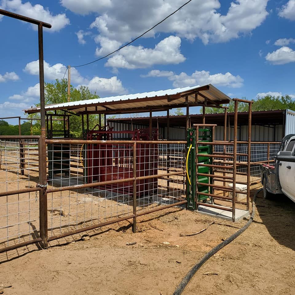 Fences for Rudy's Custom Fence Building in Luling, TX