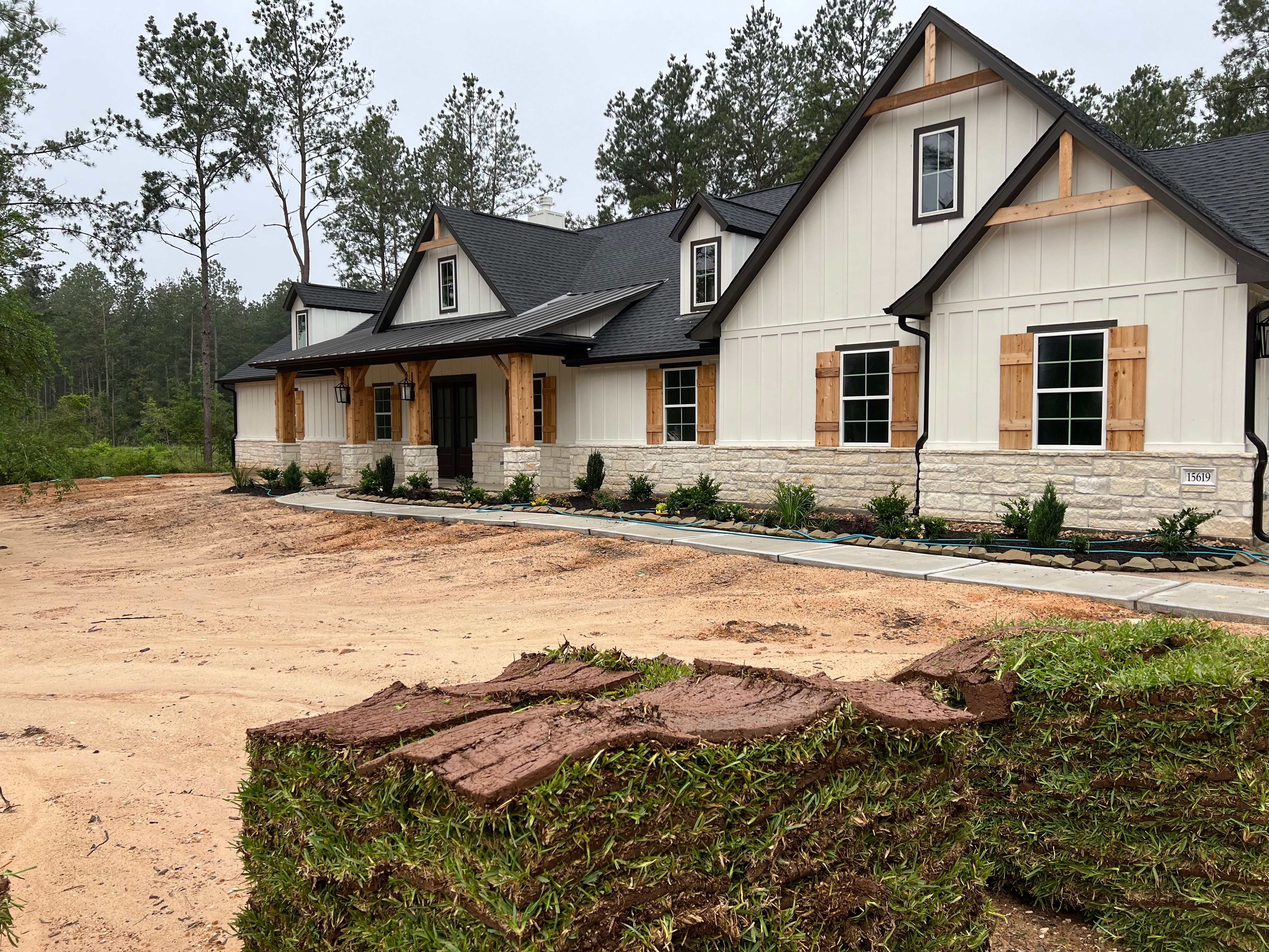 Flower beds for Silver Mines Landscape & Construction, LLC. in Houston, TX