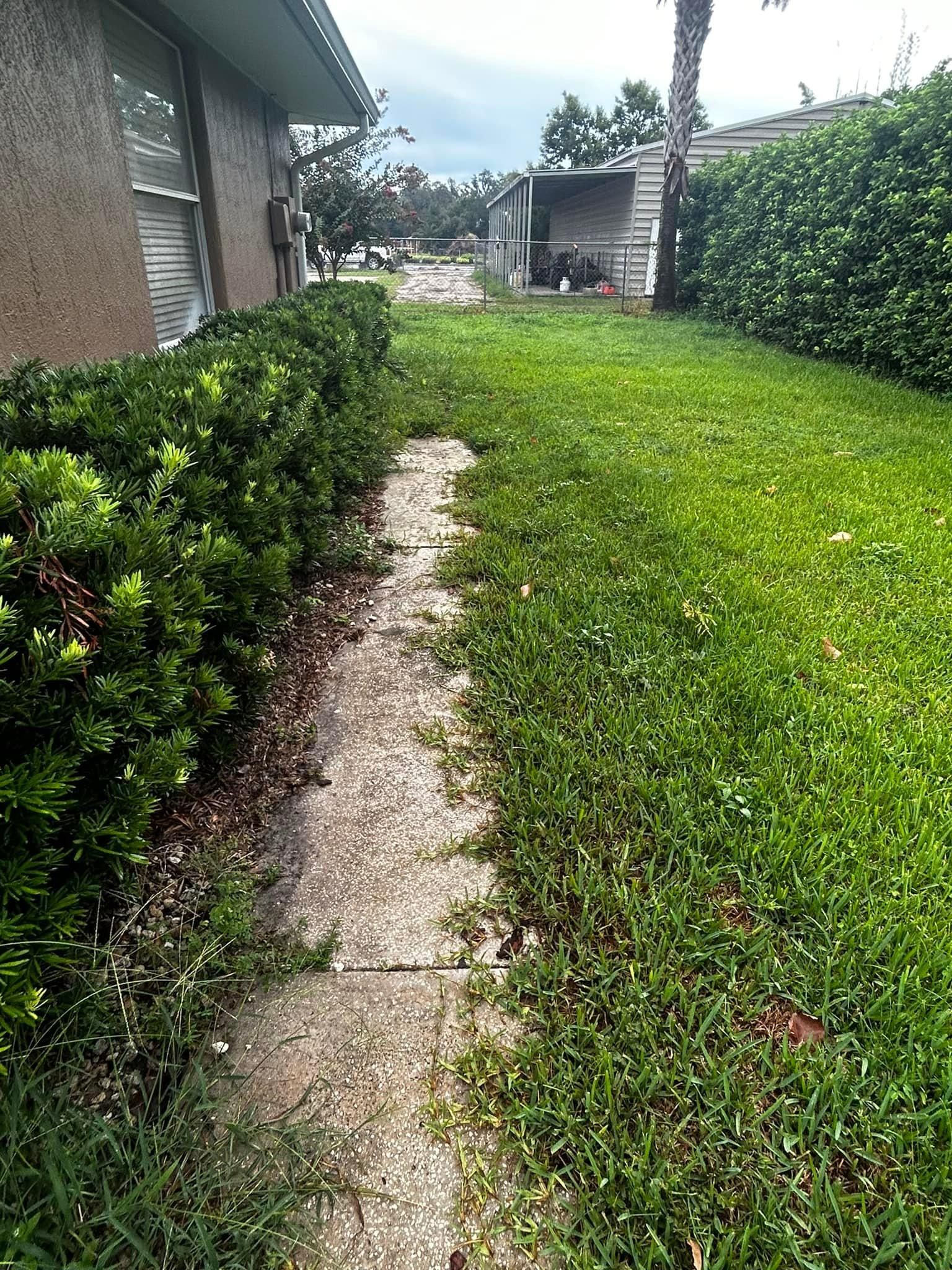 All Photos for Estrada All Pro Lawn Service in Auburndale, Florida