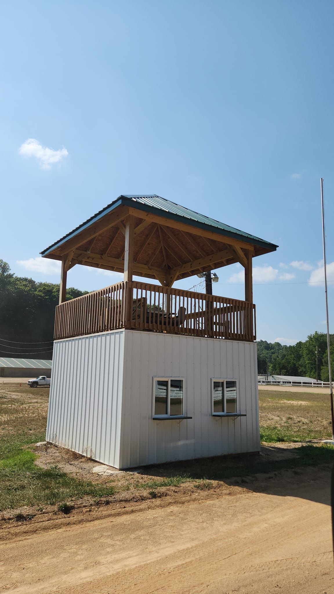 Roofing for Top Hand Roofing and Gutters in Pomeroy, OH