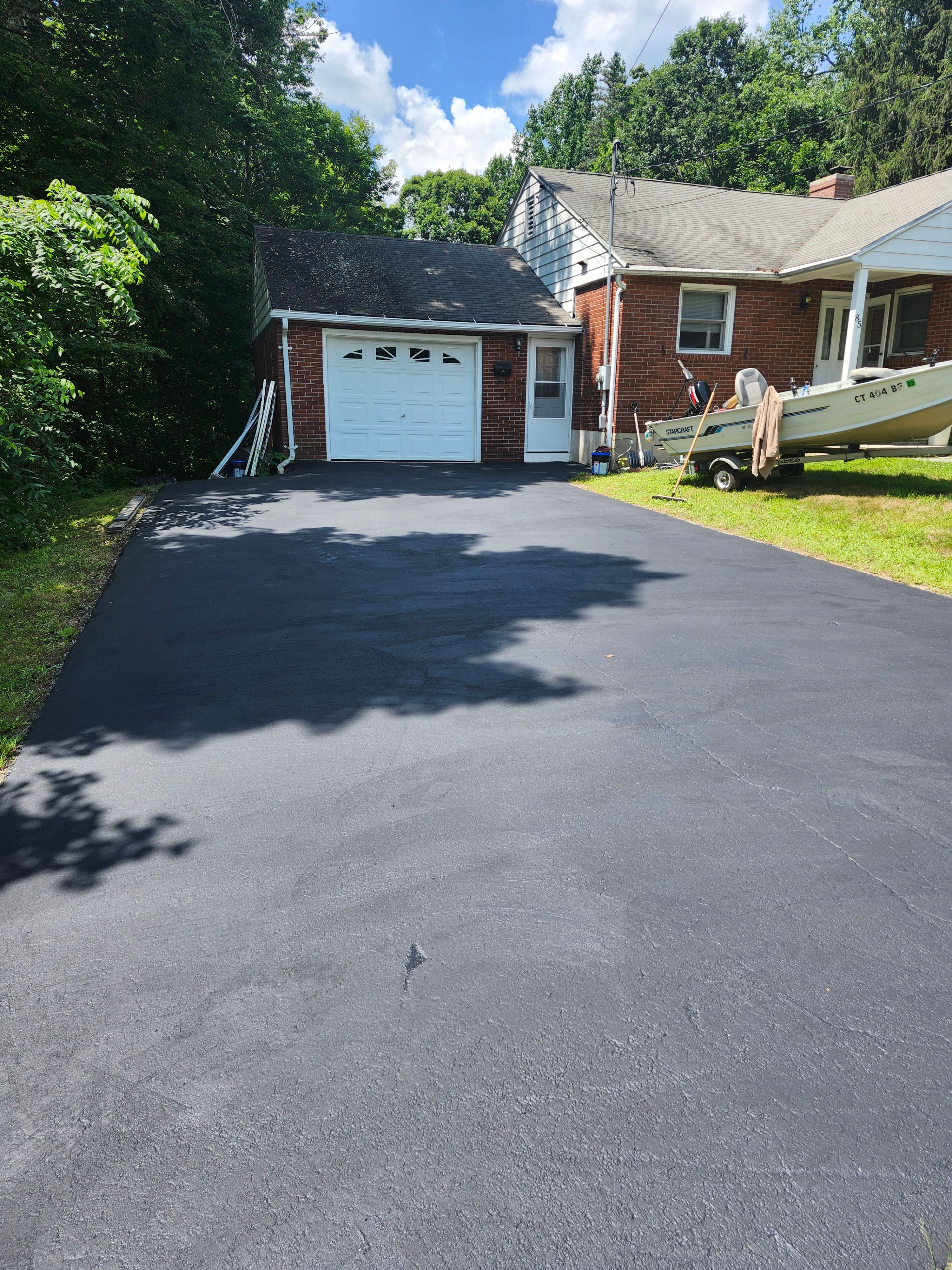 Driveway Seal Coating for Landscape Innovations LLC in Torrington, CT