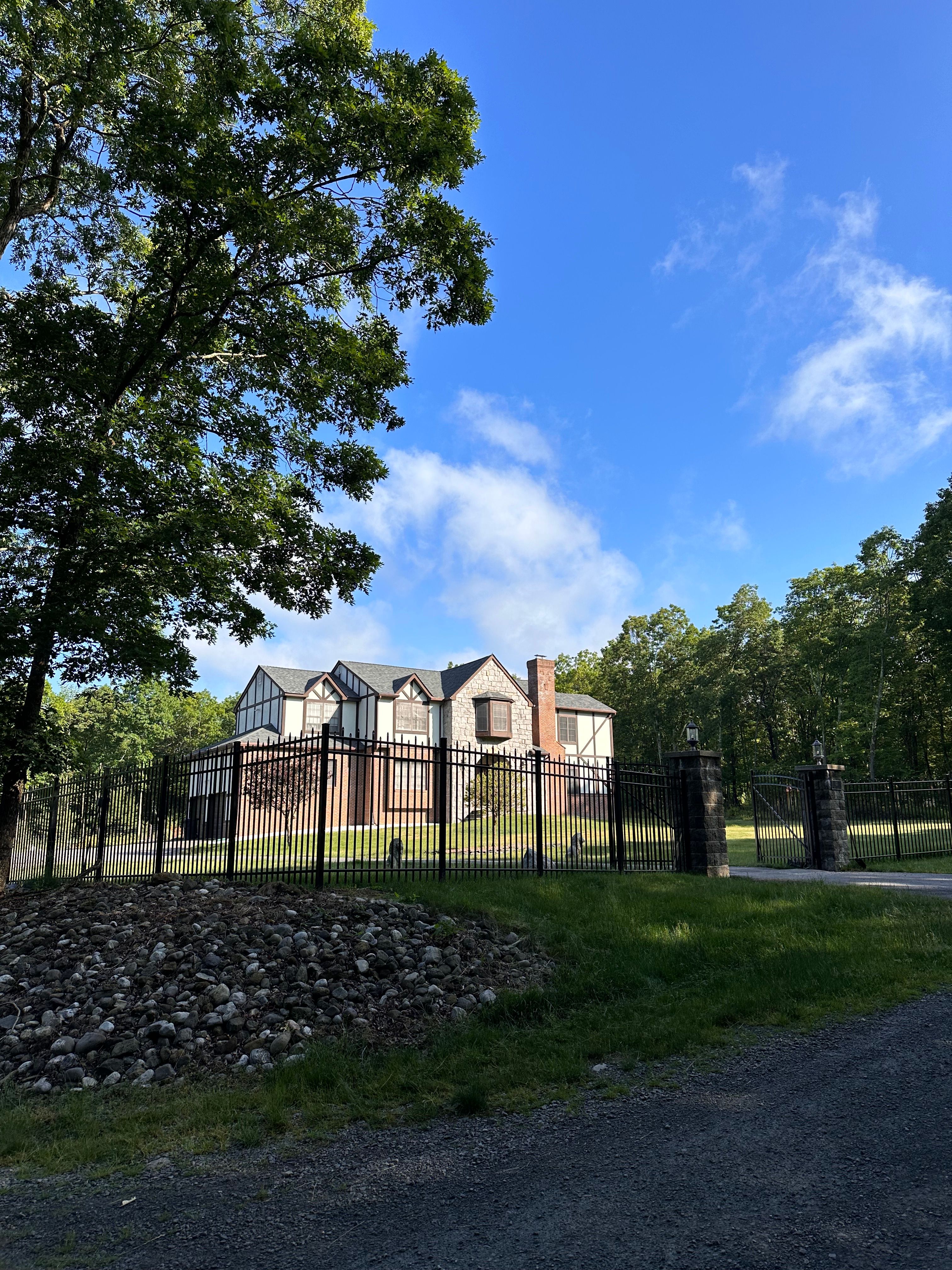 Aluminum fence  for Wantage Fence & Stonework, LLC in Wantage, New Jersey
