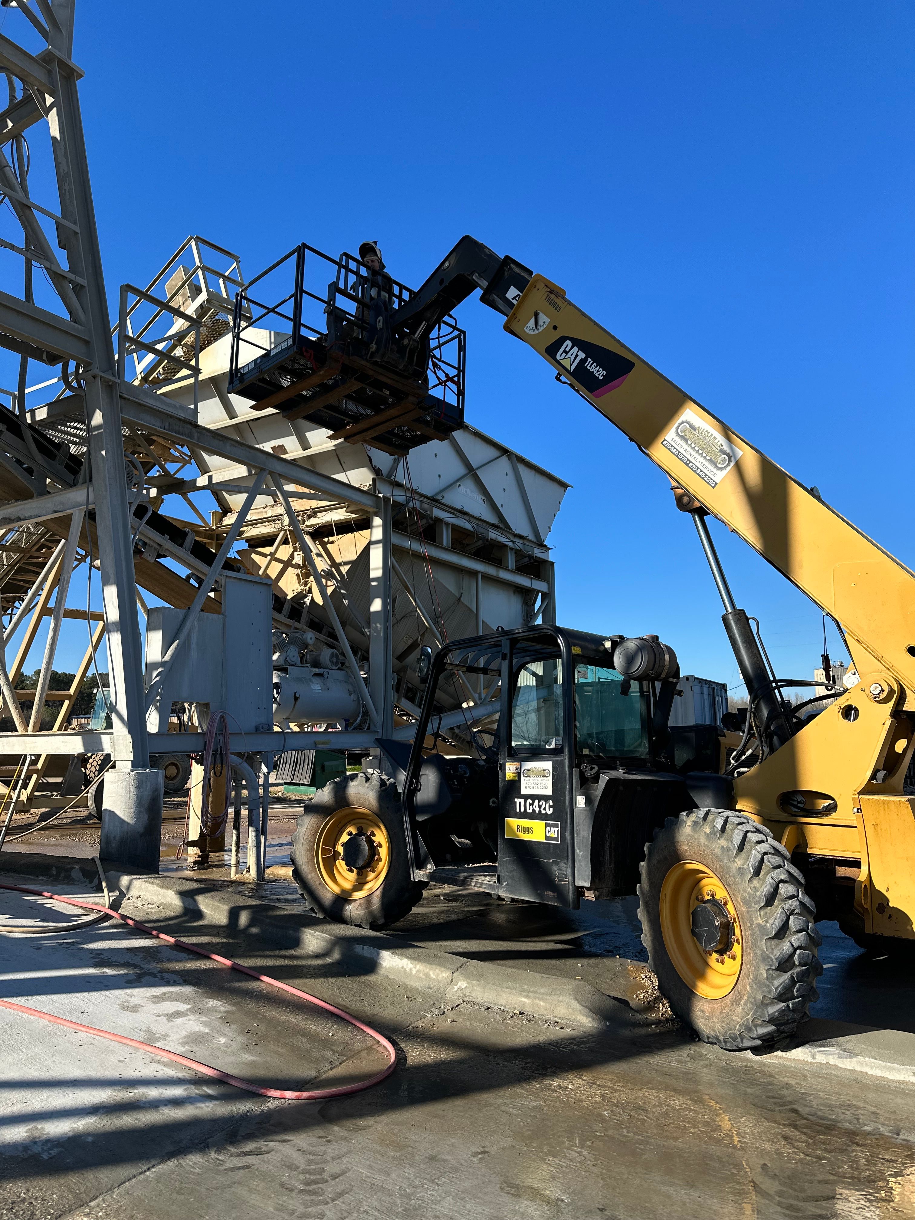 Rental Equipment  for JUSTIN JACQUES LLC DBA DOUBLE J EXCAVATION in Nashville, AR