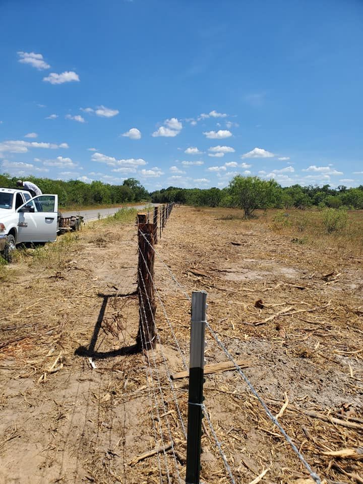 Fences for Rudy's Custom Fence Building in Luling, TX