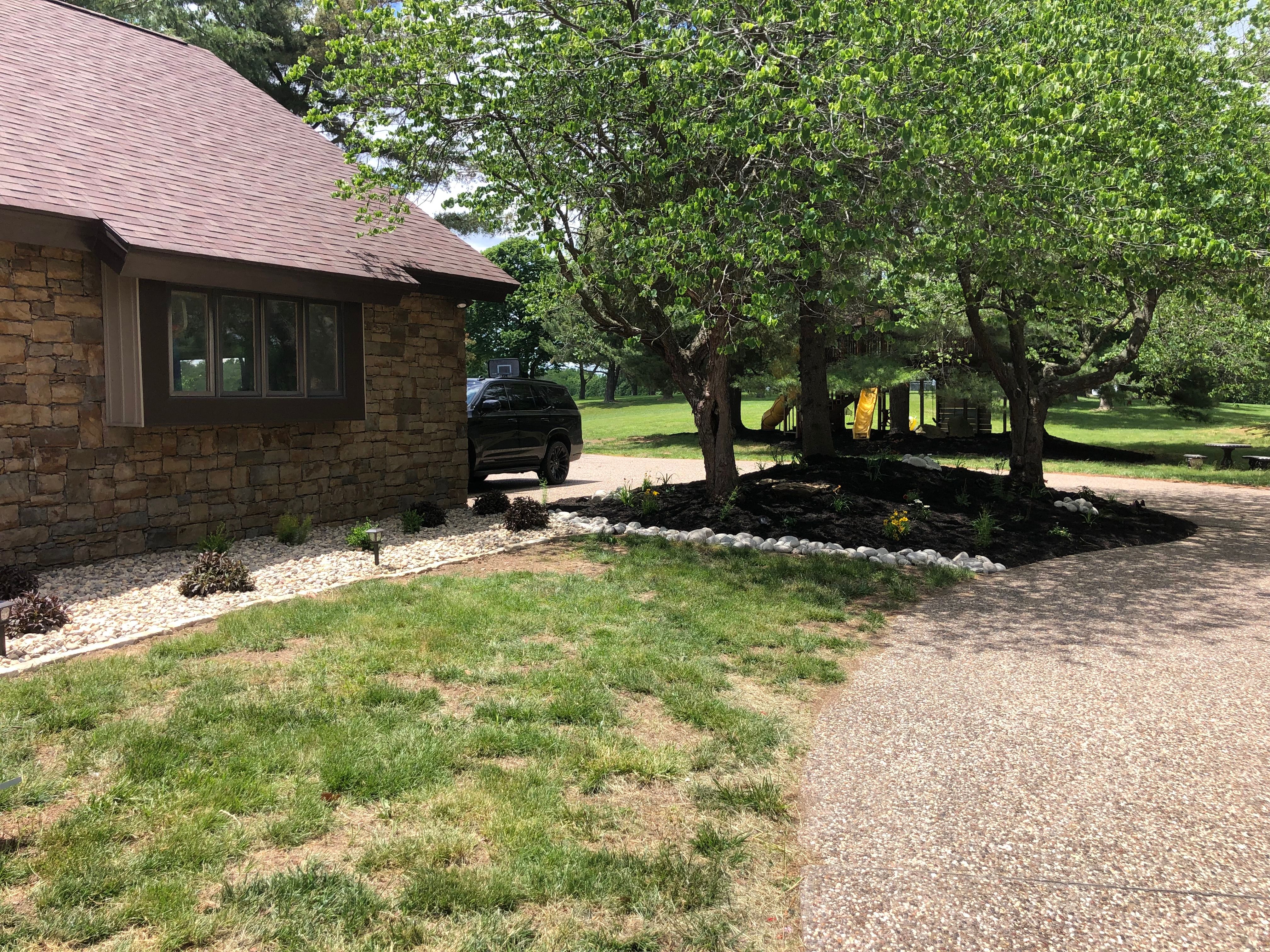  for Thomas' Lawn Care in Maryville, MO