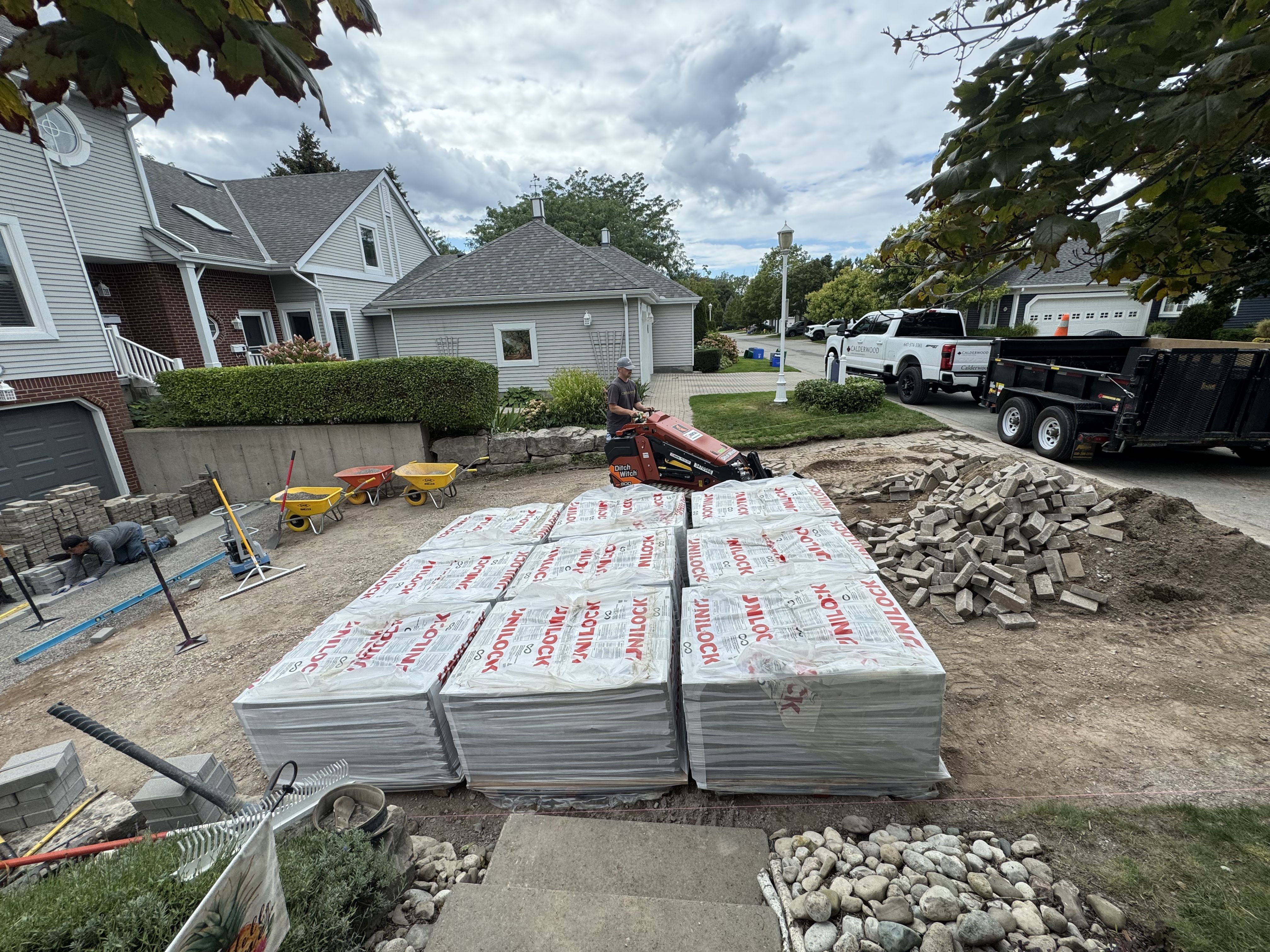 Landscape Construction for Calderwood Landscapes in Oakville, ON