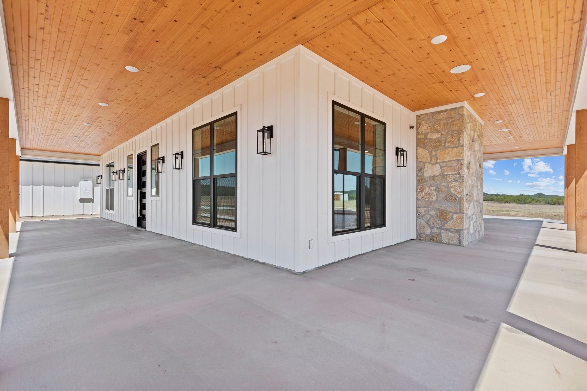 Custom Homes + Barndominium Homes for Who Can Construction in Stephenville, TX