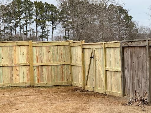  for Pennington Fence Co in Tupelo, MS